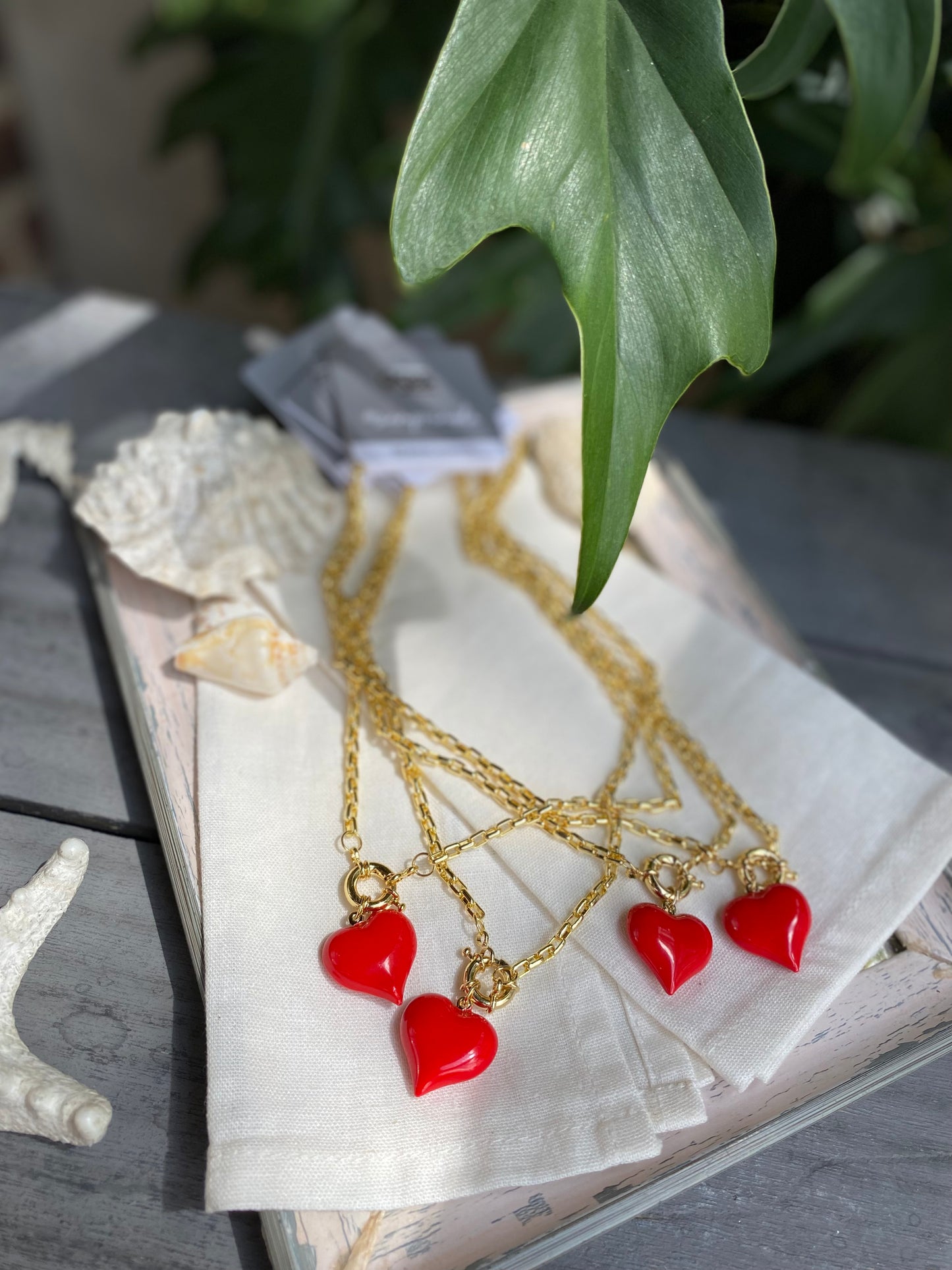 Cadena rodinada con broche náutico y dije de corazón