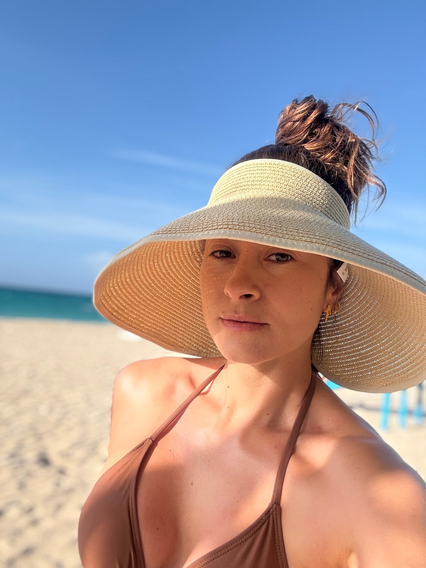 Visera ancha enrrollable con moño