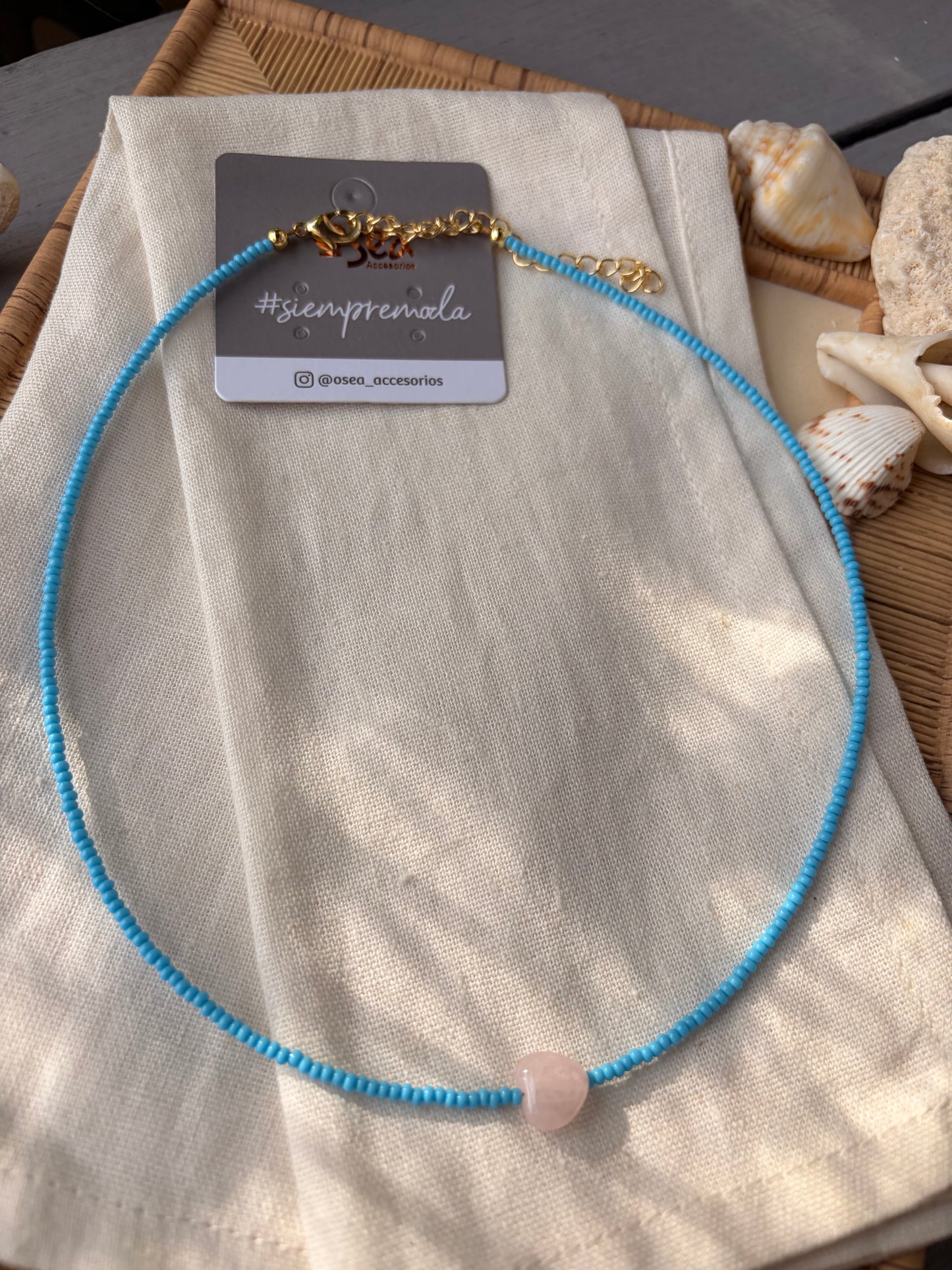 Choker mostacillas turquesa dije corazón rosado suave