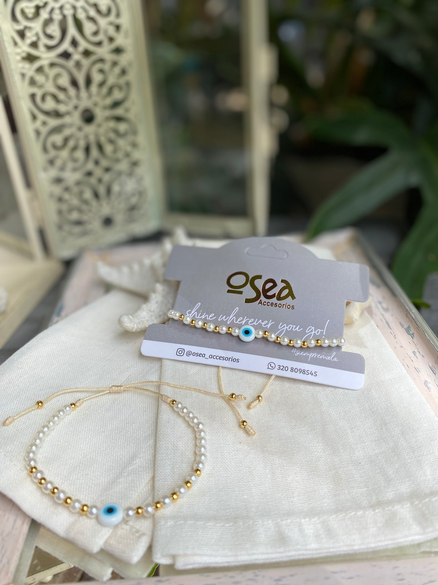 Pulsera hilo en perlas y dije ojo