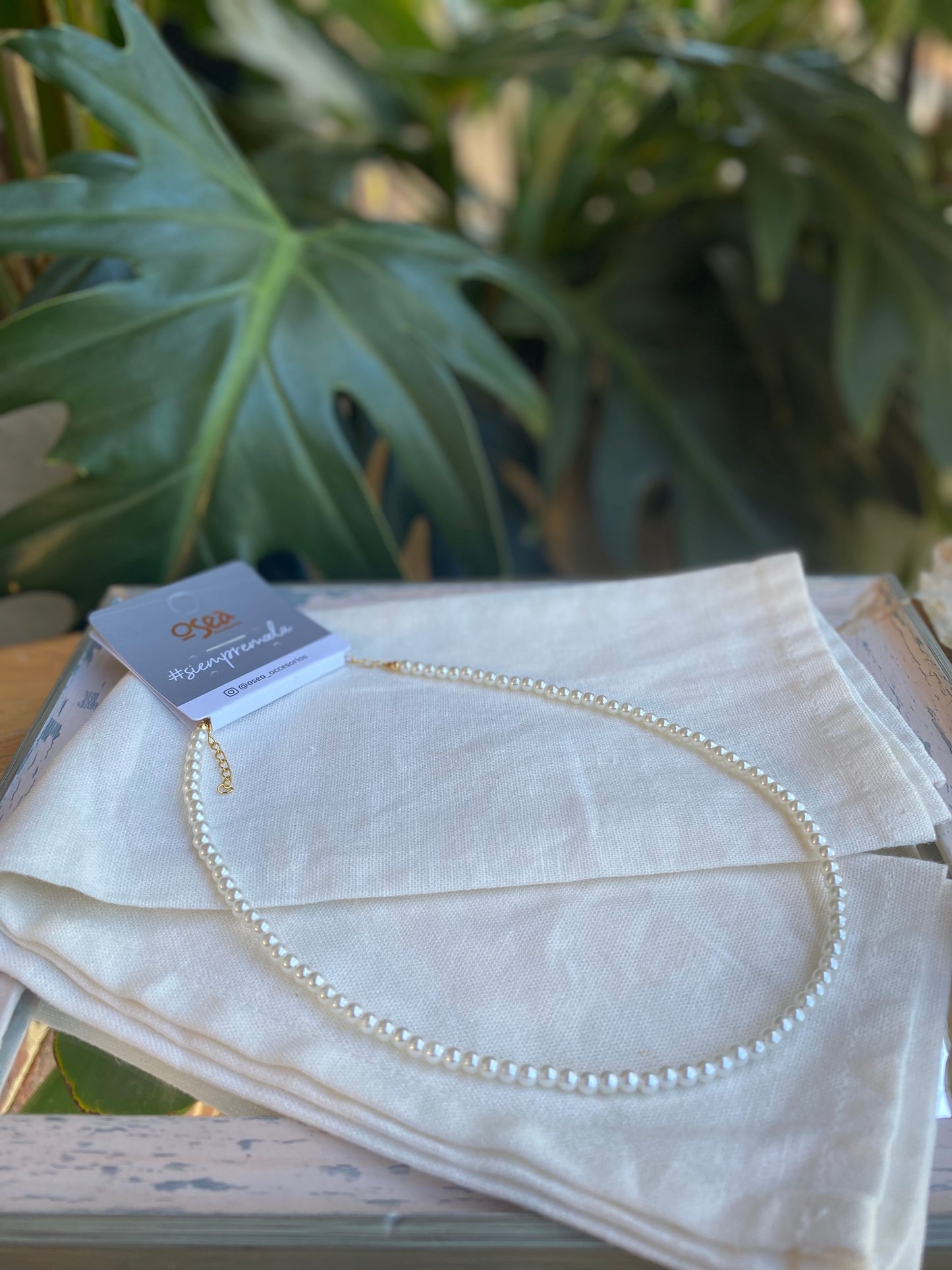 Collar tipo choker en perla plástica