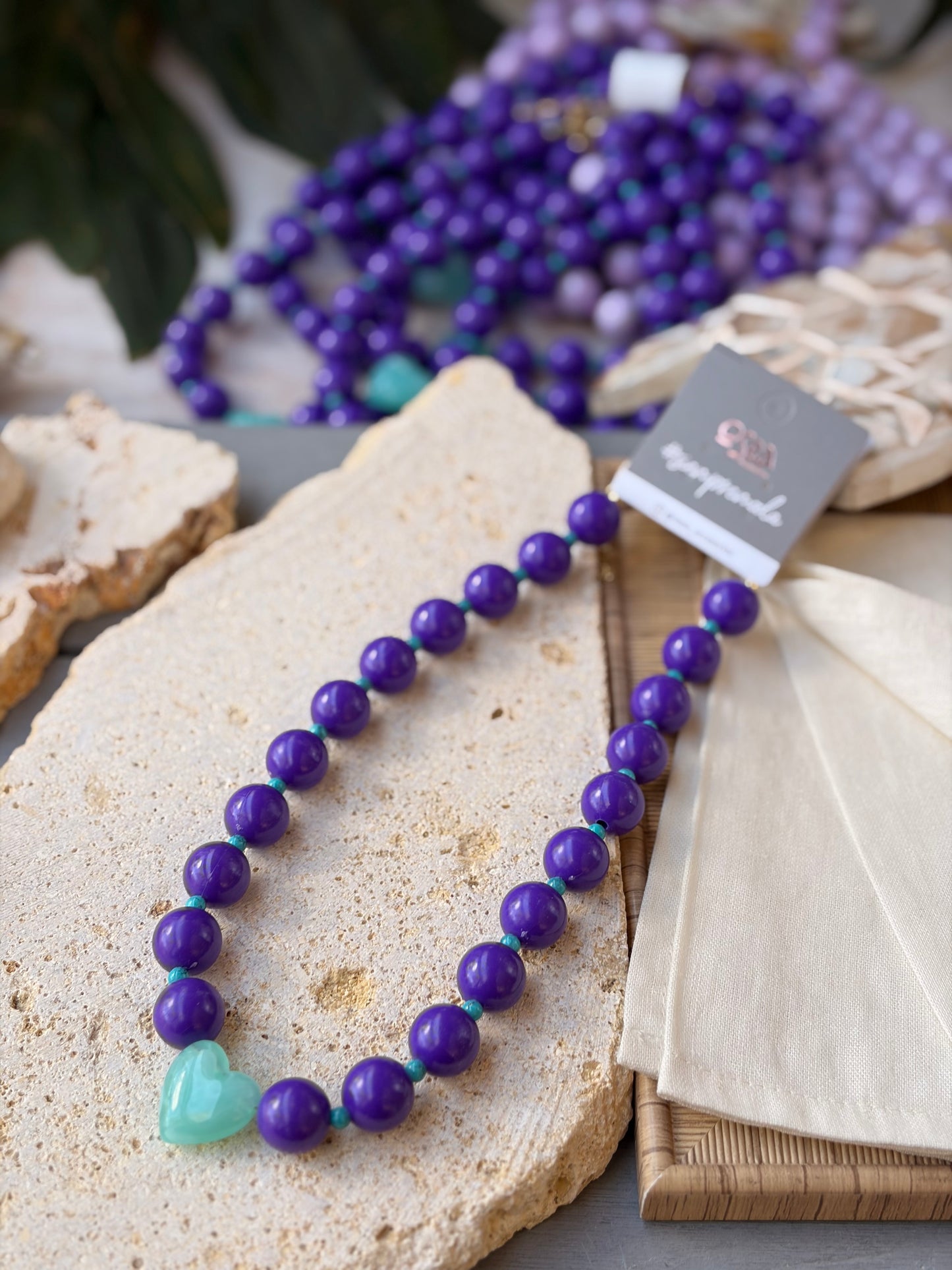 Collar bolas moradas dije corazón degradé menta