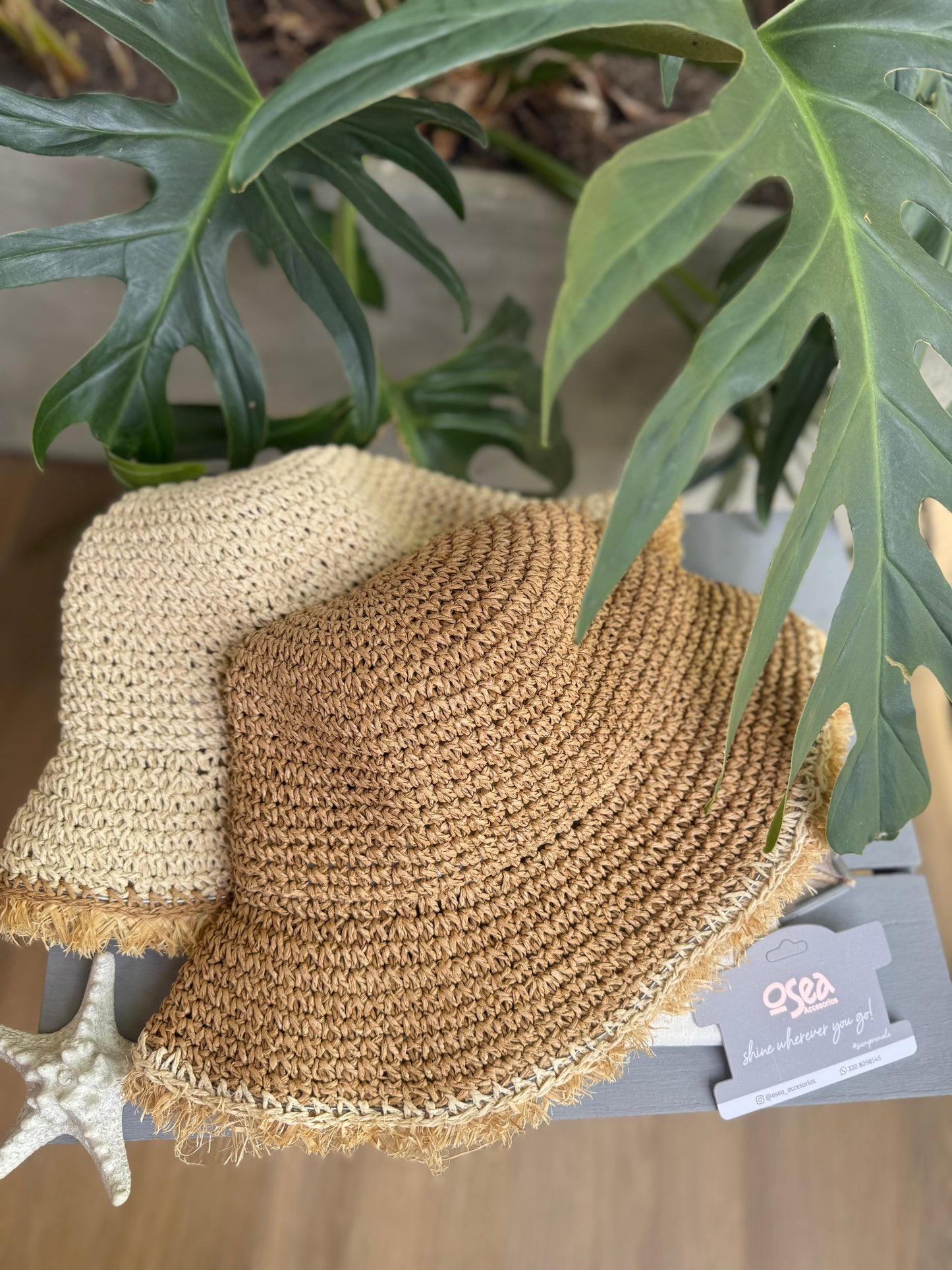 Bucket hat en fique con bordo en flecos
