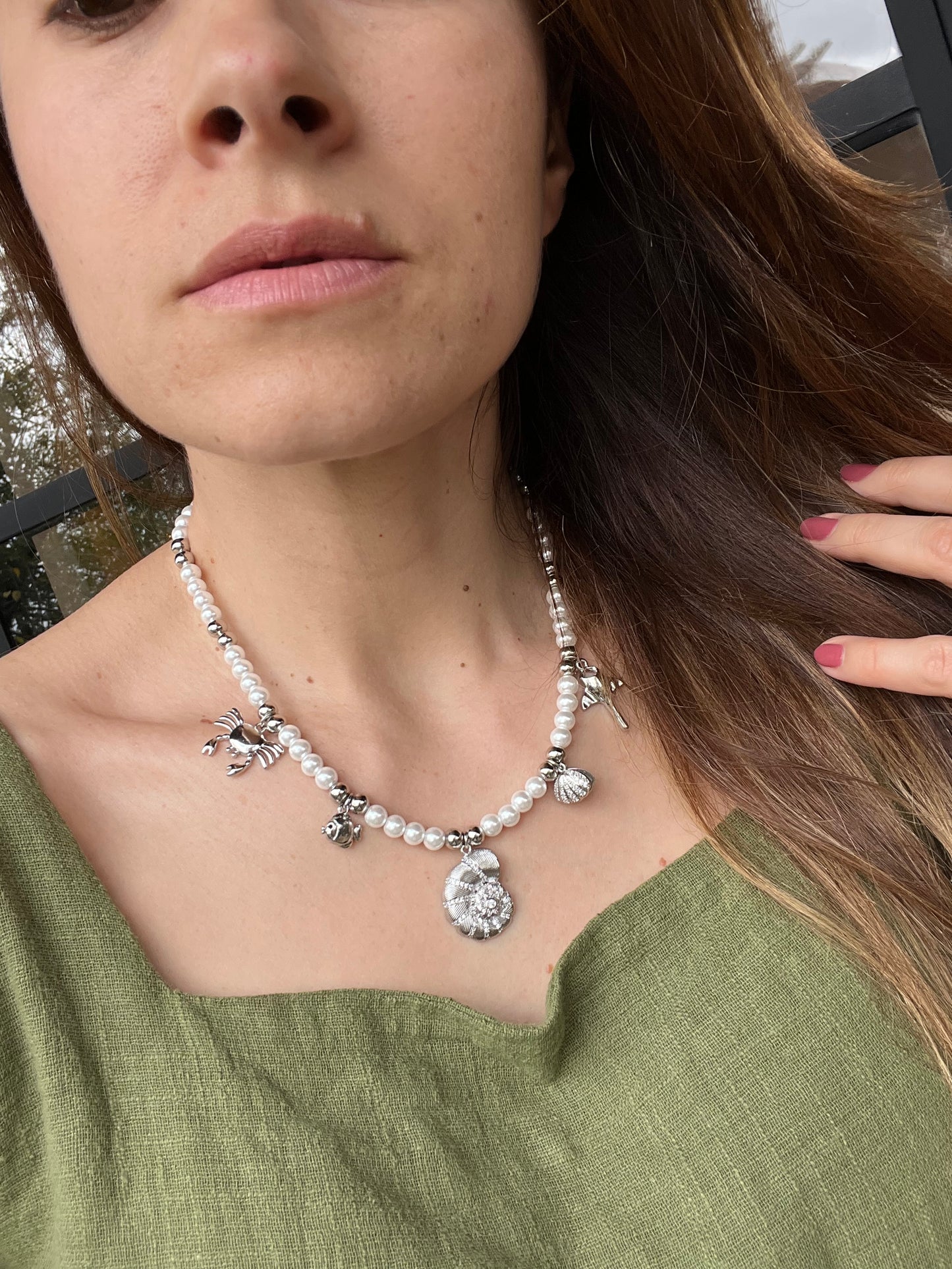 Collar corto plateado dijes marinos