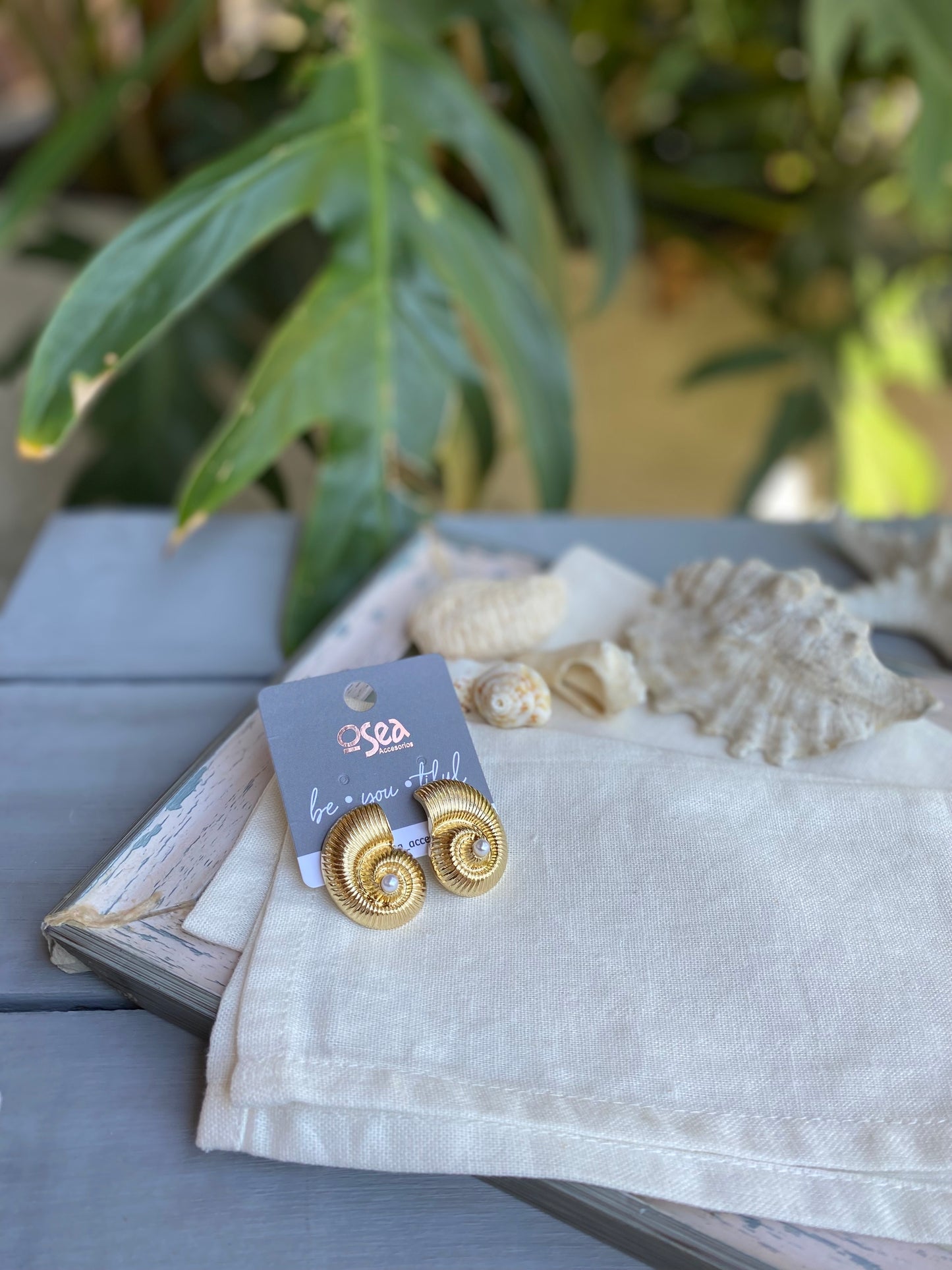 Topos caracol con perla en oro golfied