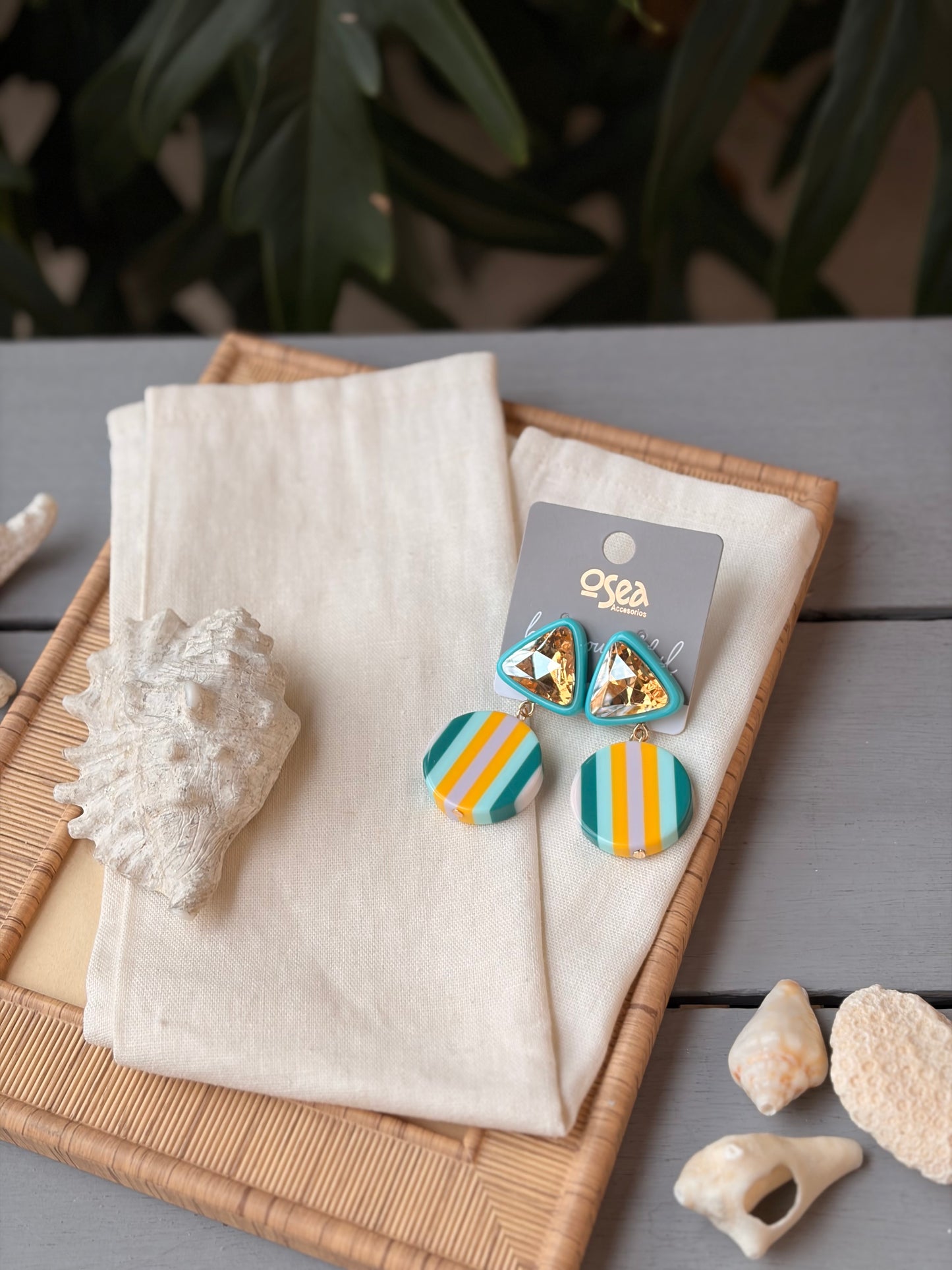 Aretes rayas colores en resina con piedra