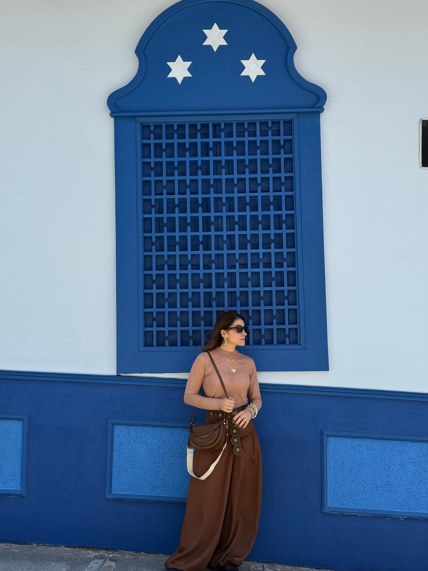 Bolso manos libres tipo cuero con doble cargadera