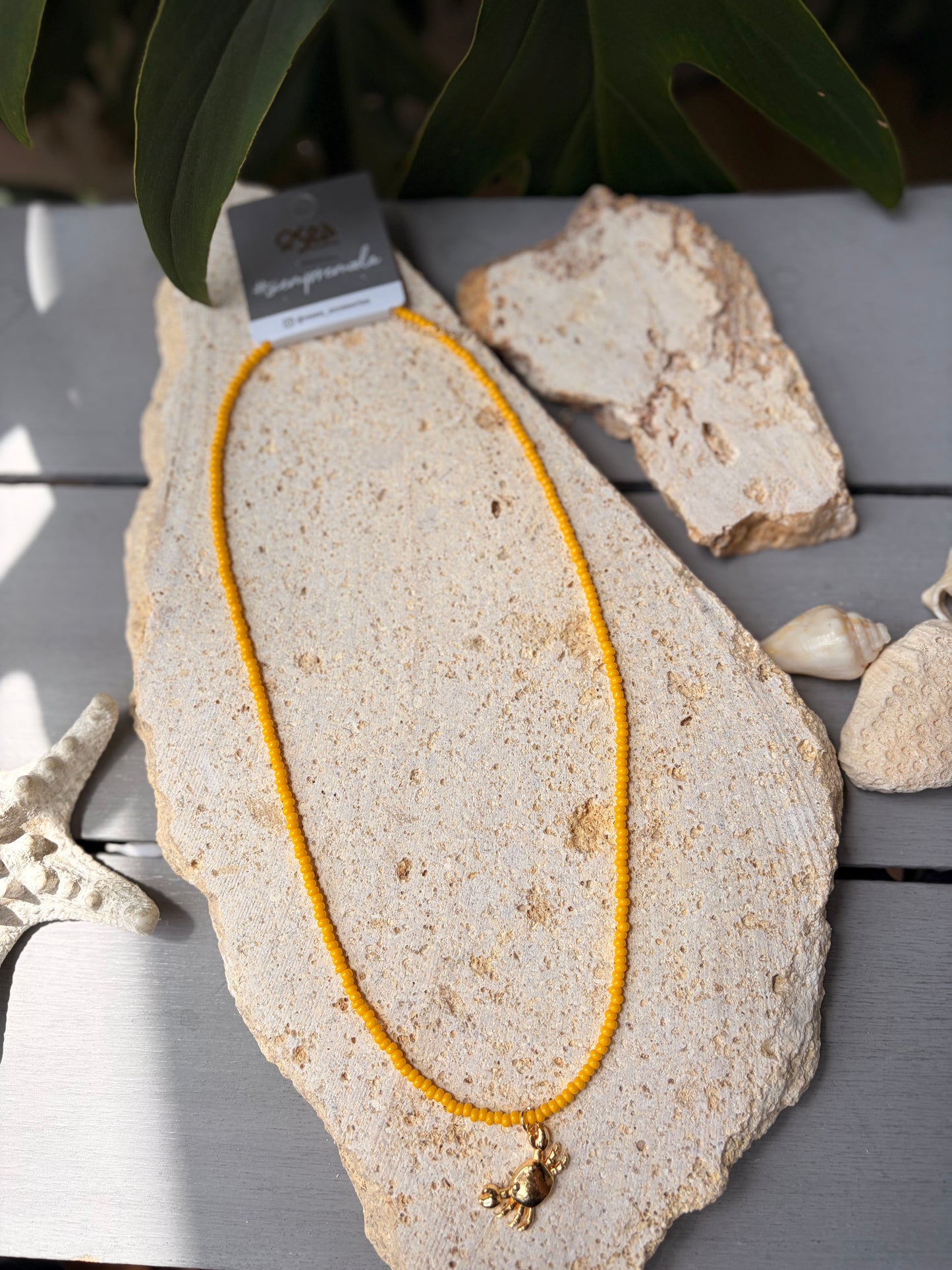 Collar mostacillas dije playero baño en oro 24k