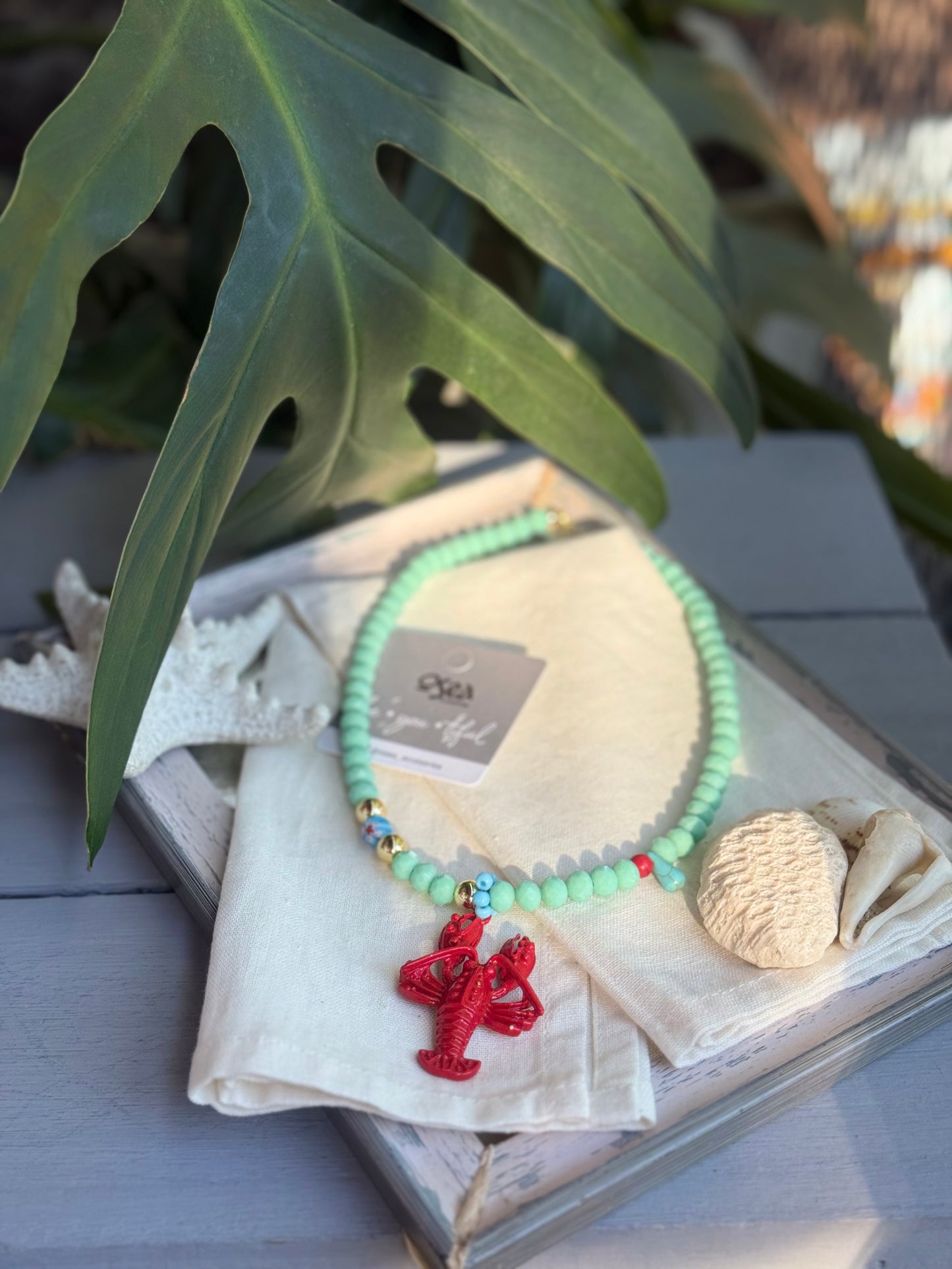 Collar piedras verdes dije langosta roja