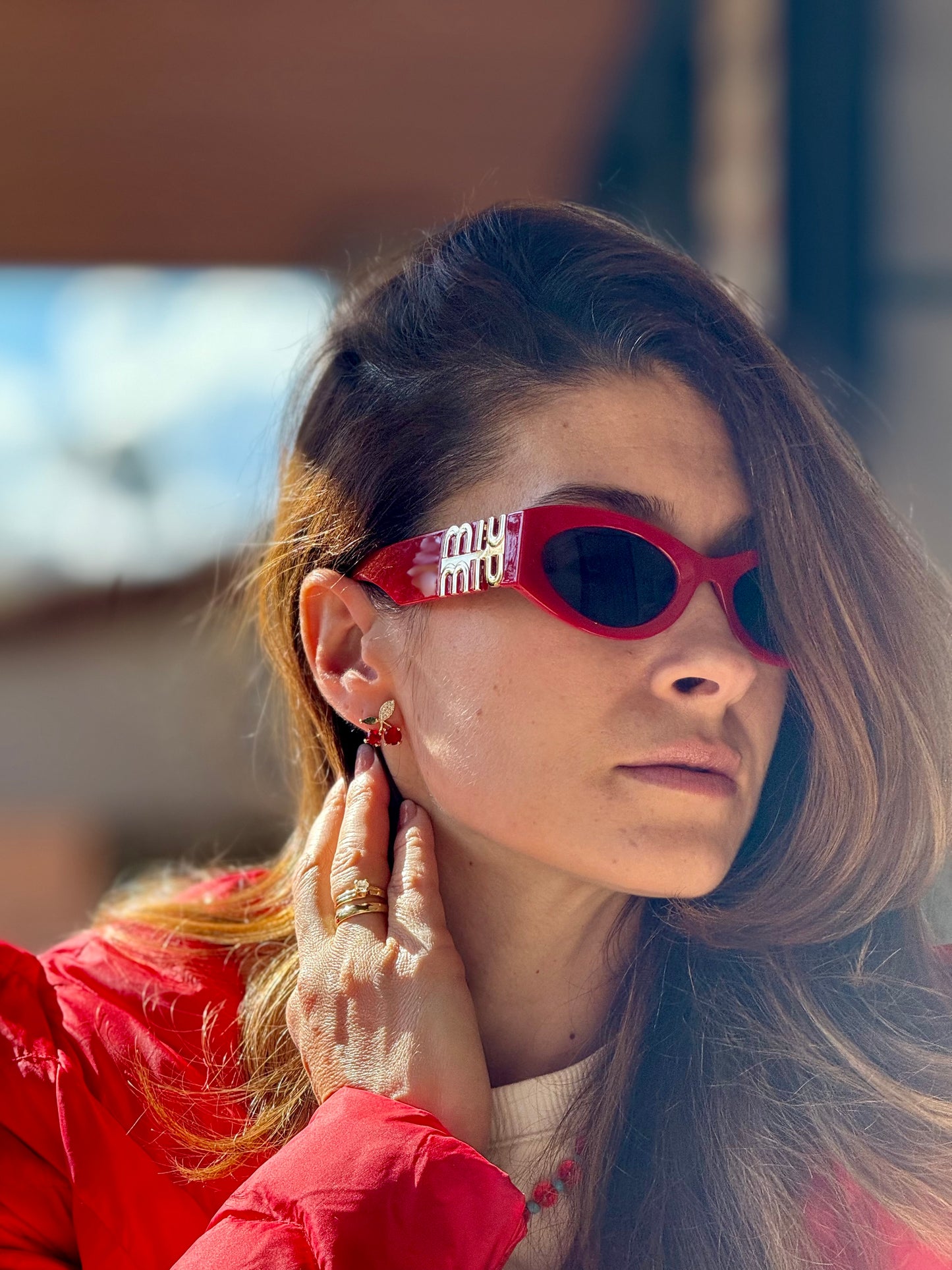 Topo cereza rodinado en piedras