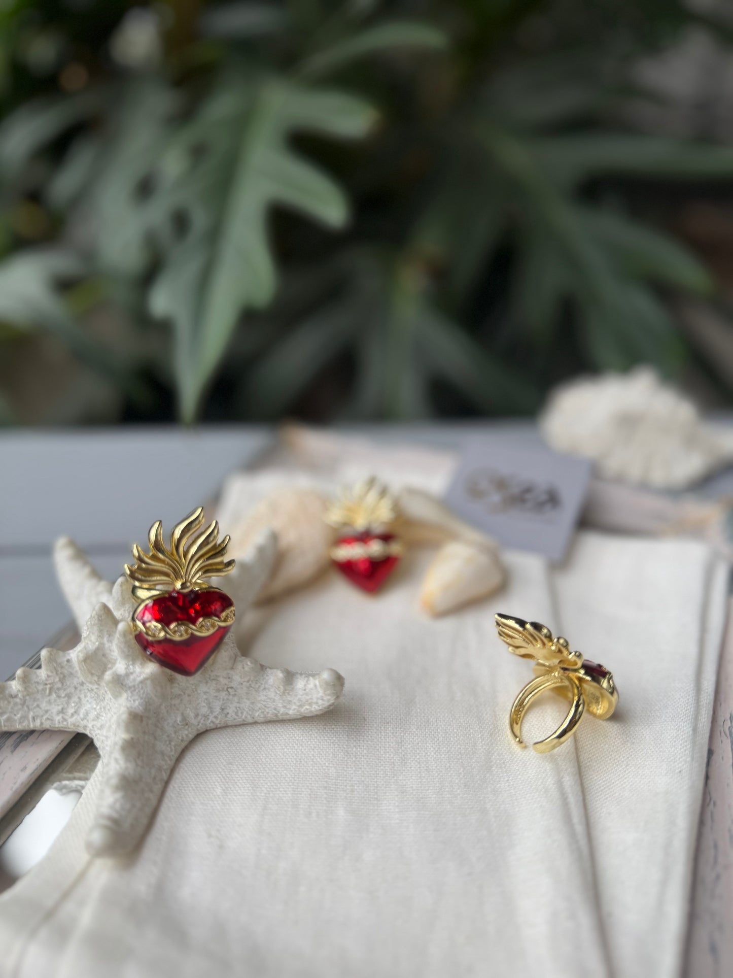 Anillo de corazón en llamas ajustable