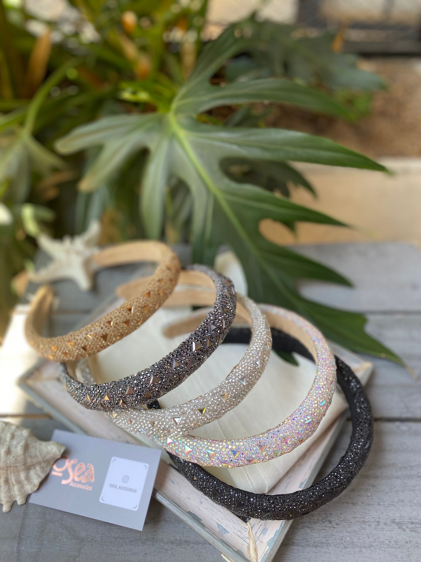 Diadema piedras con taches triangulares