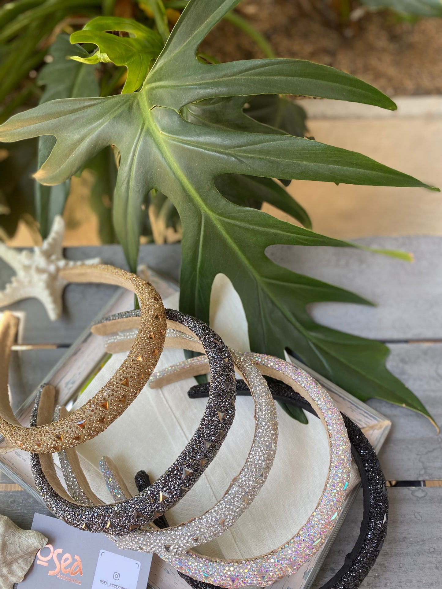 Diadema piedras con taches triangulares