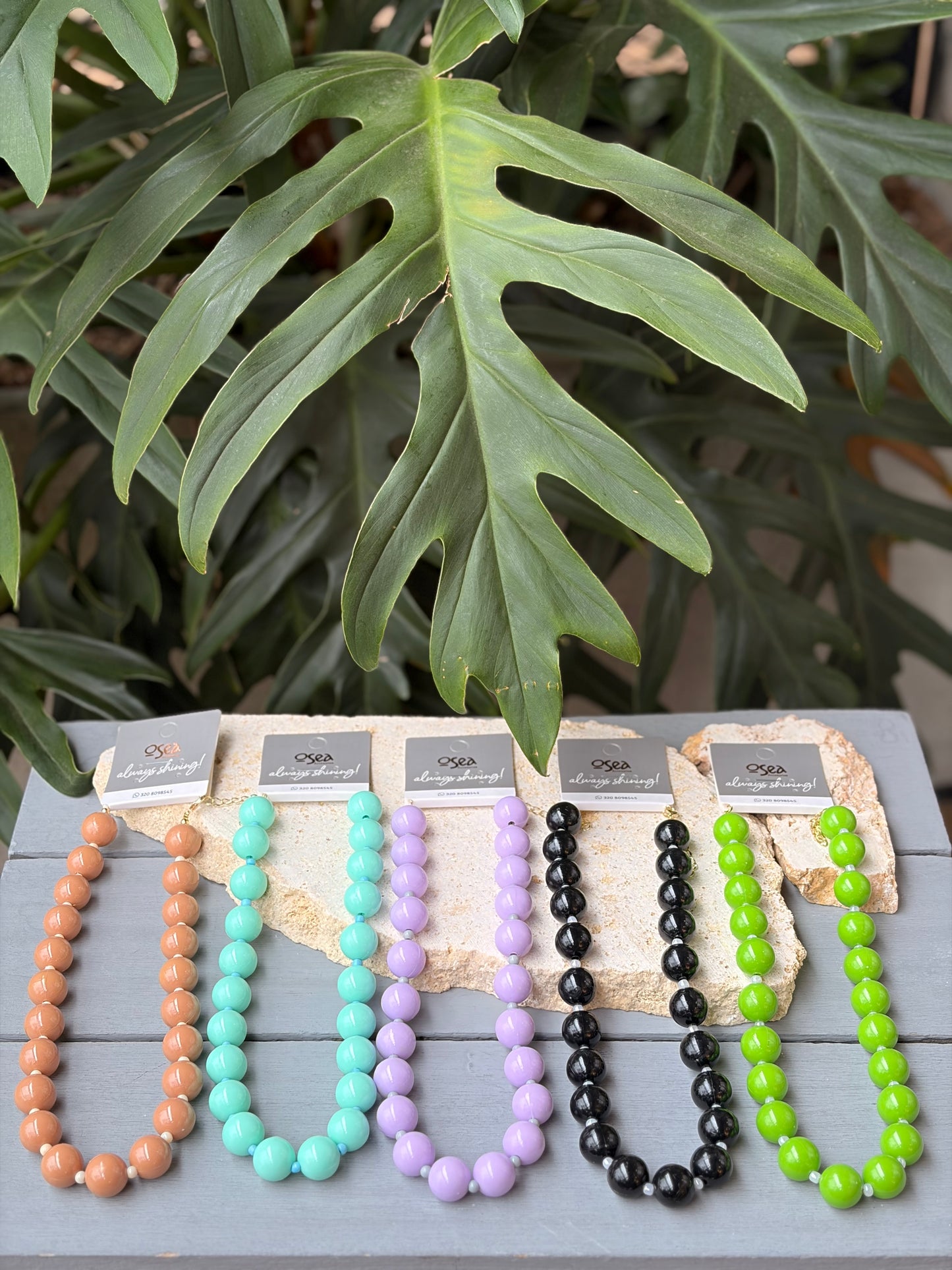 Collar de bolas y mostacillas colores