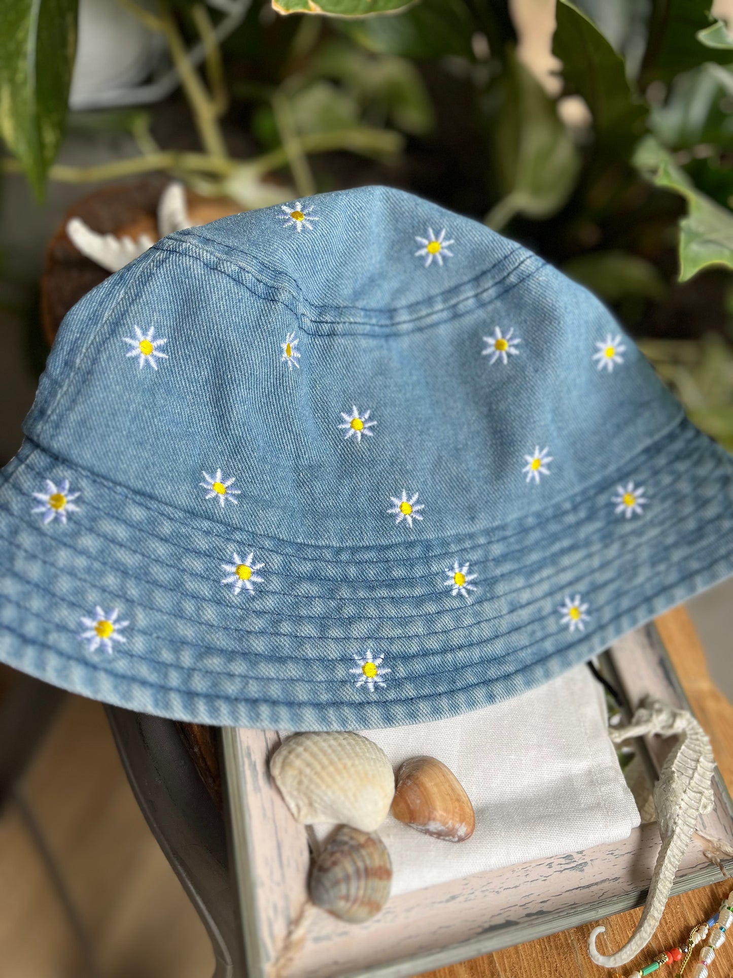 Gorro de margaritas tipo bucket hat