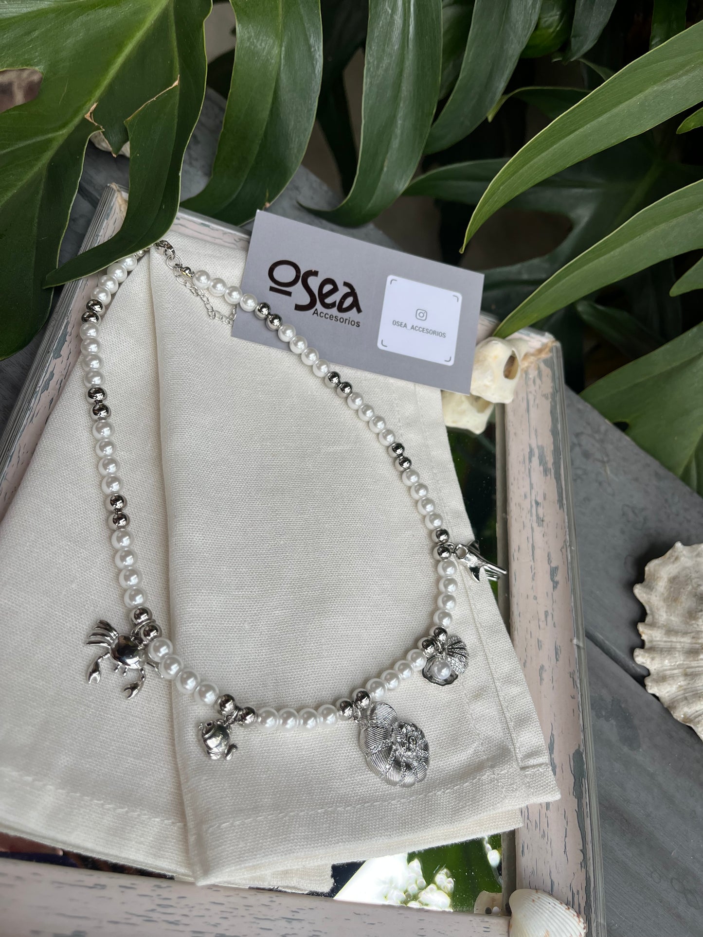 Collar corto plateado dijes marinos