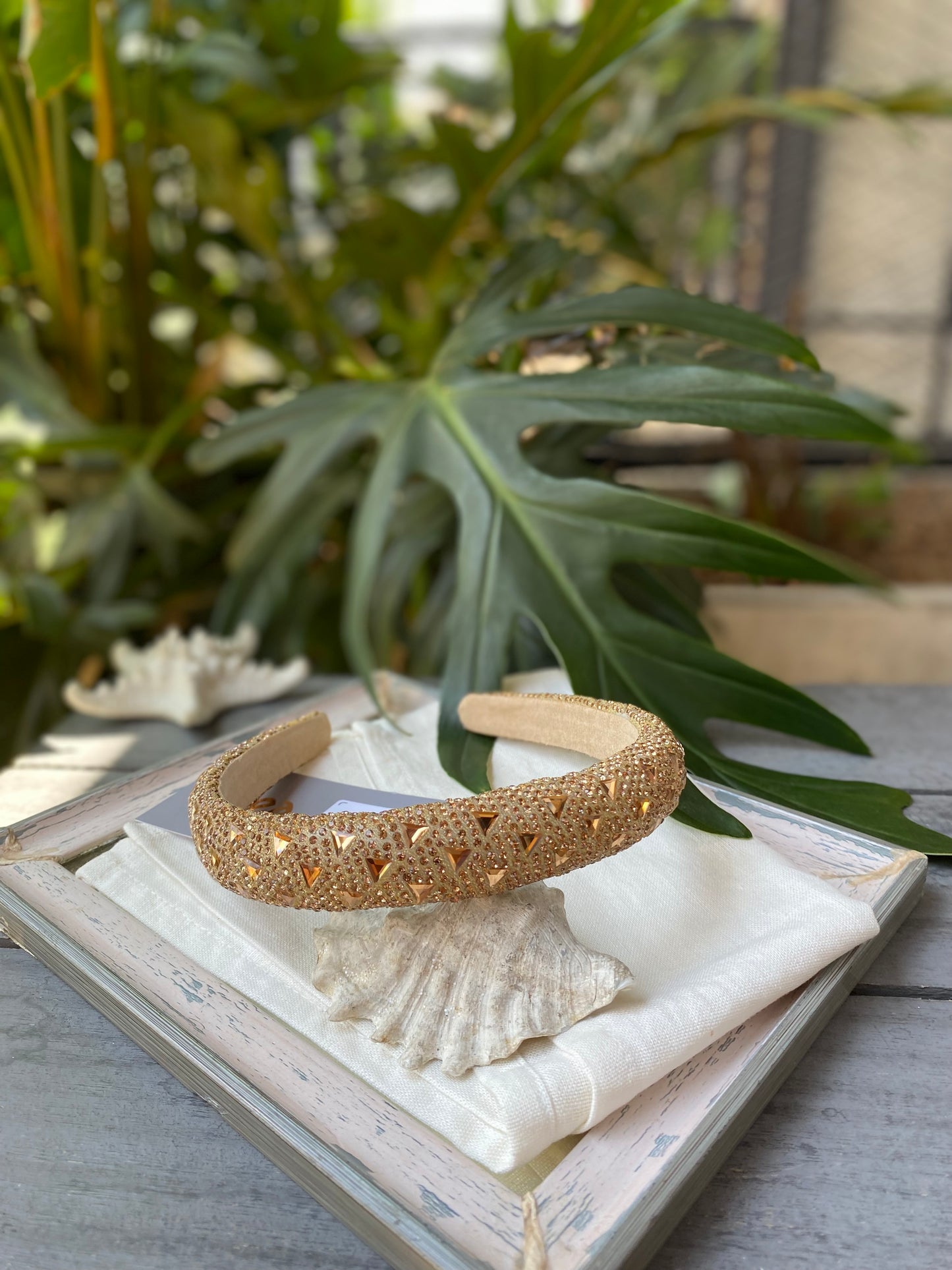 Diadema piedras con taches triangulares