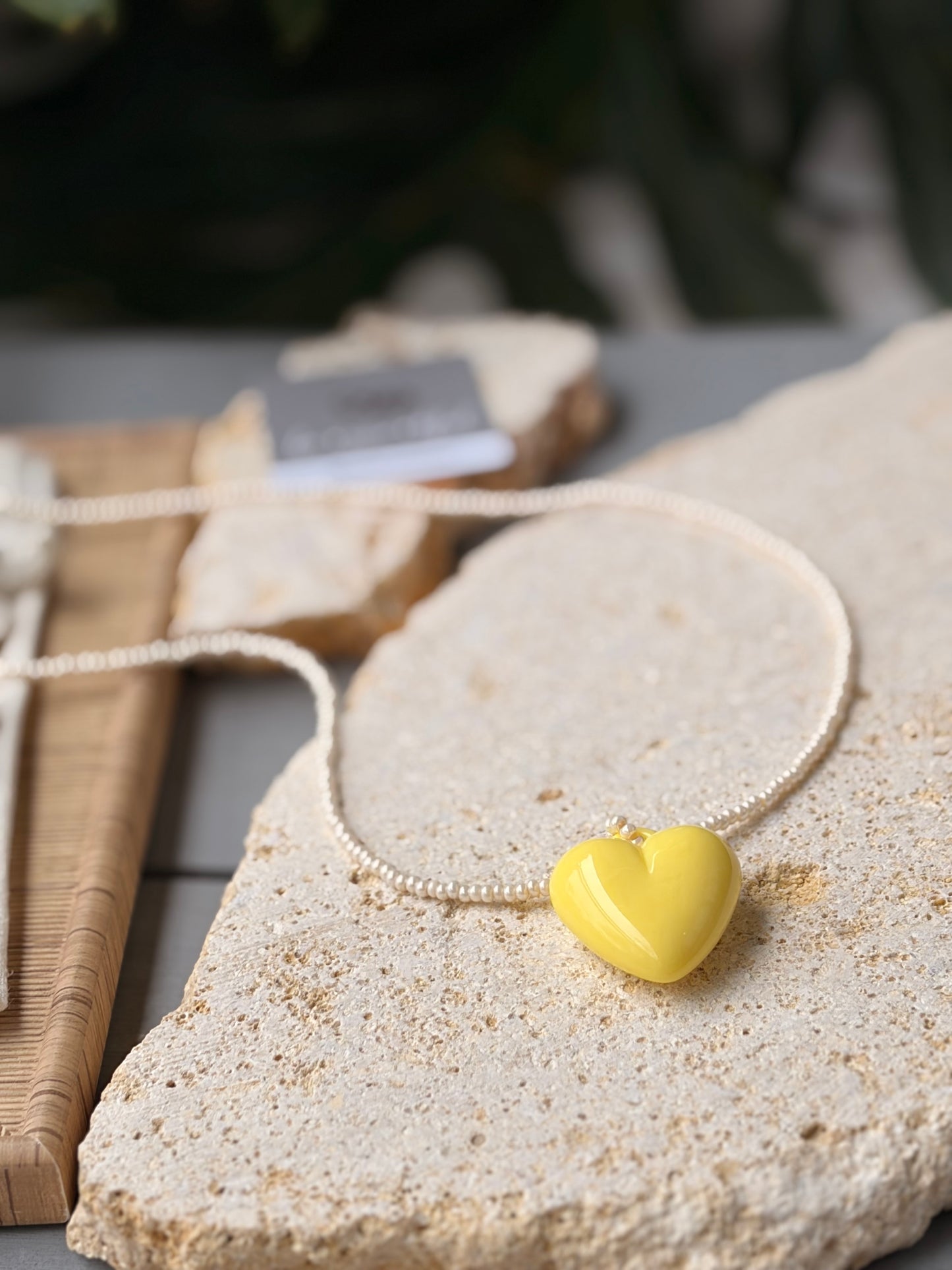 Collar largo en mostacilla dije corazón
