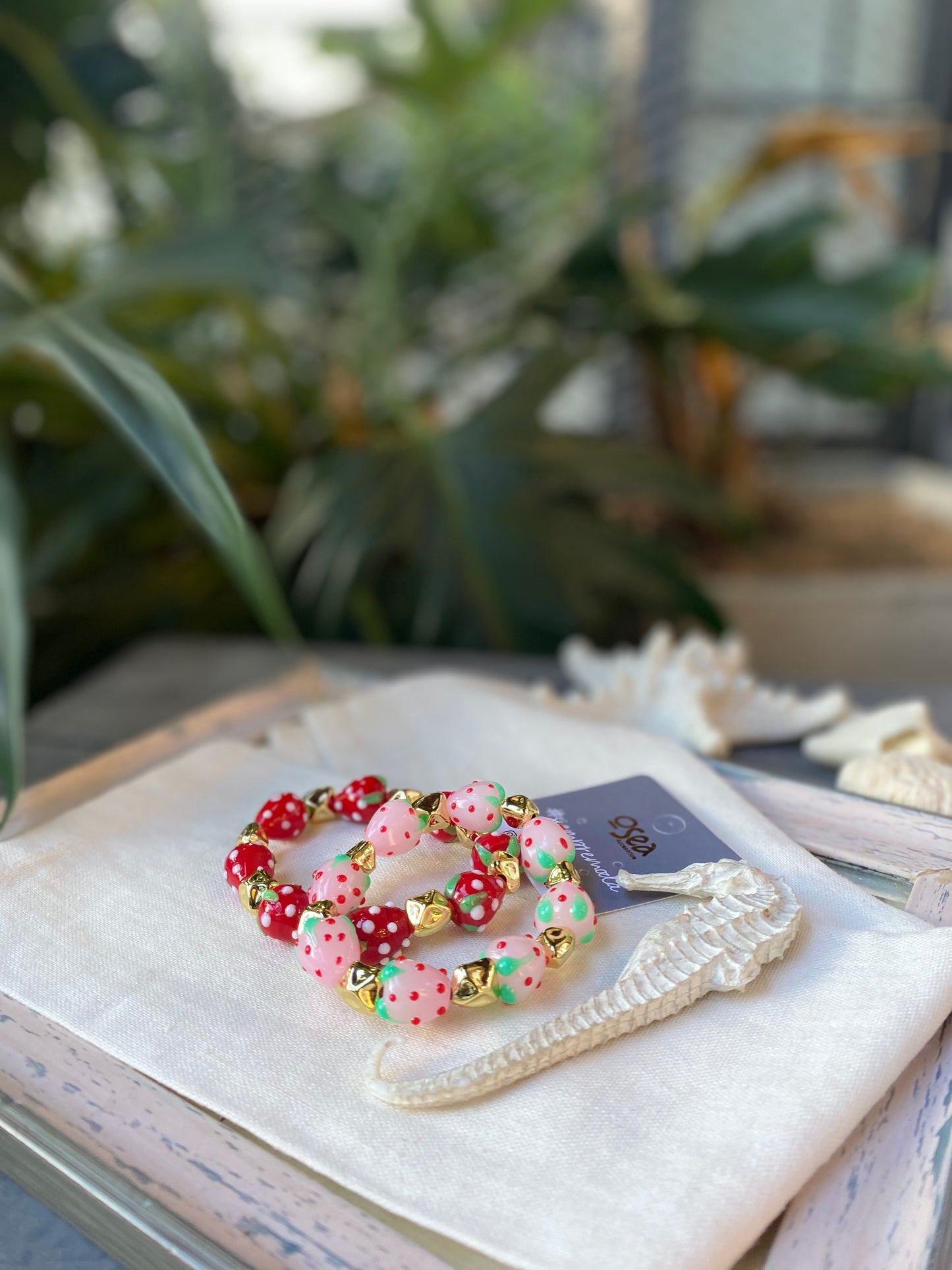 Pulsera resortada de fresas