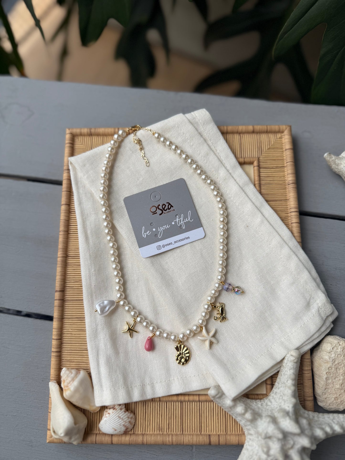 Collar perlas y dijes