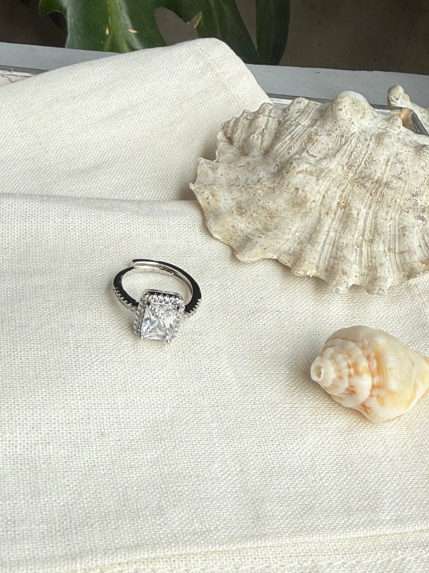 Anillo rodinado piedra cuadrada