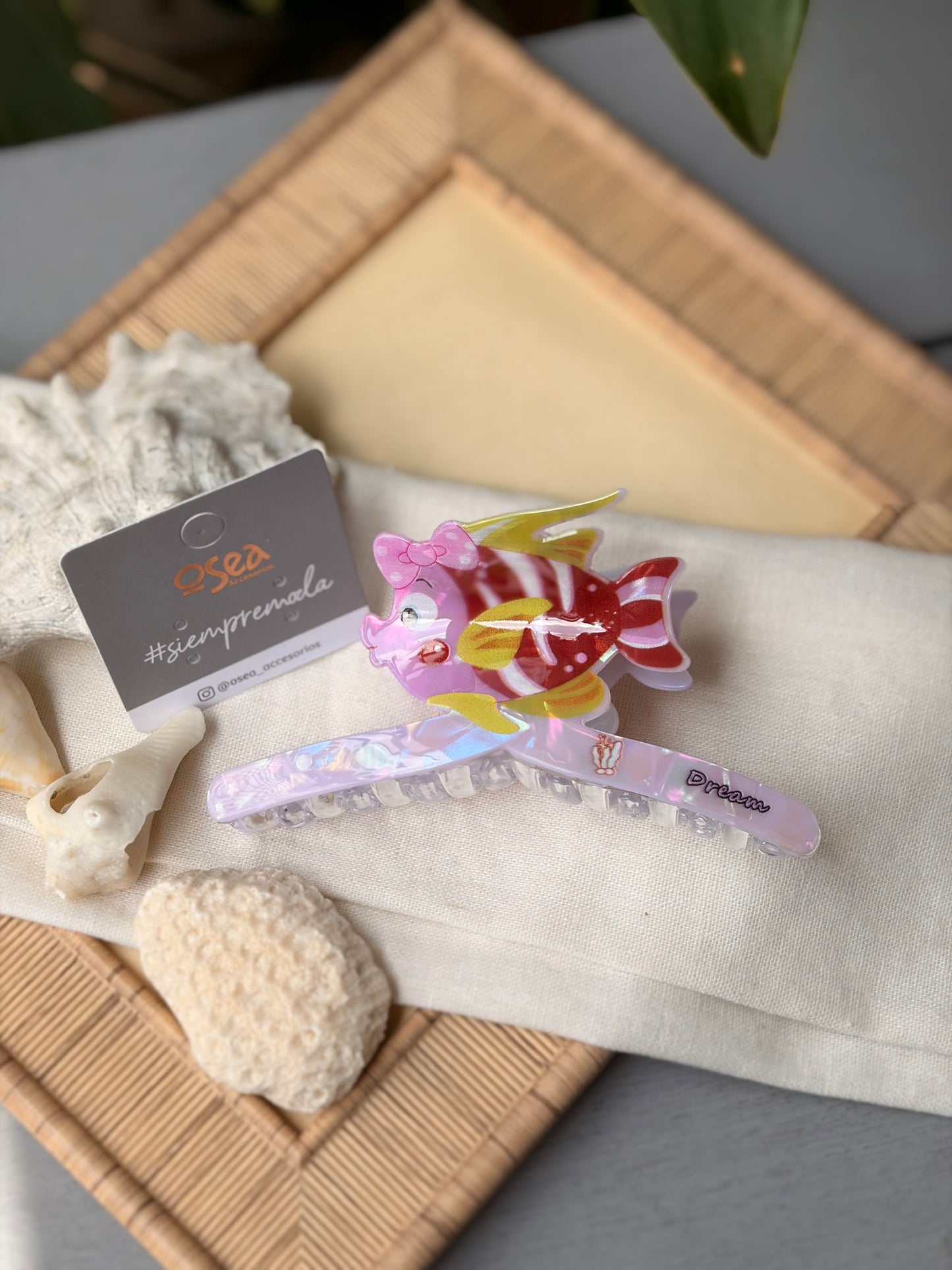 Caimán hair clip pez rosa efecto nácar