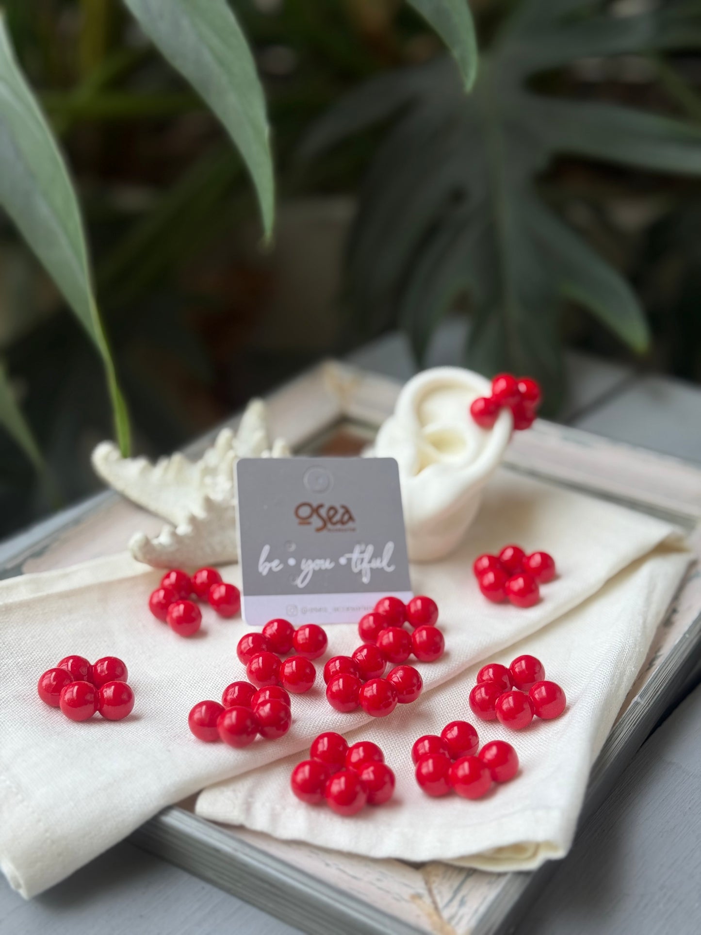Earcuff bolas rojas