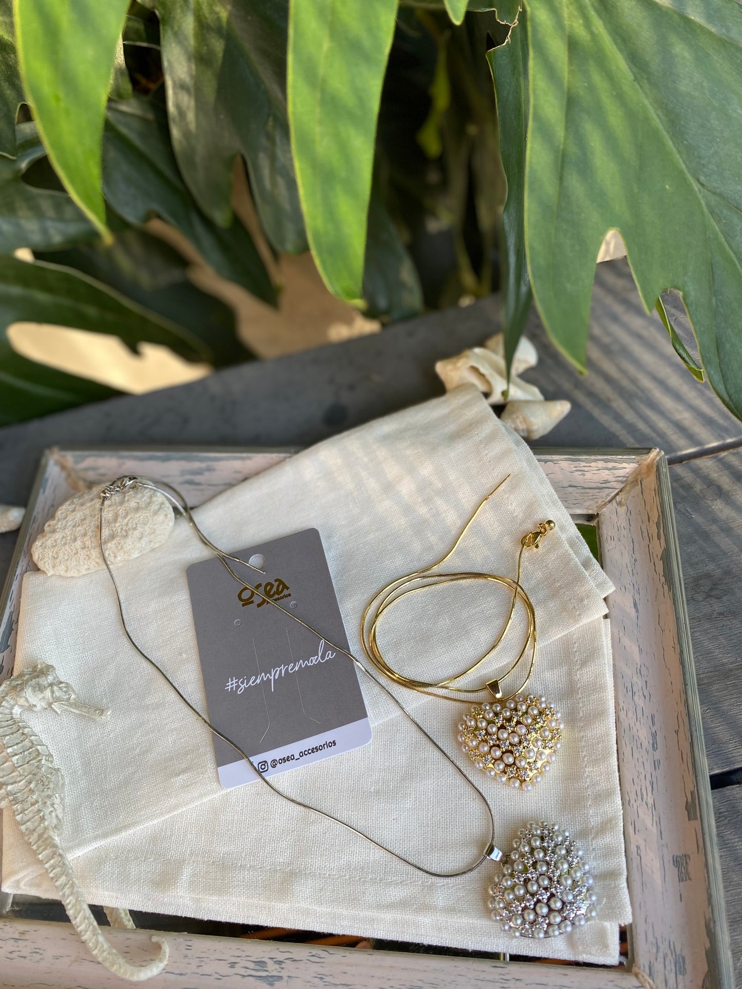 Cadena rodinada ajustable con dije de corazón con perlas