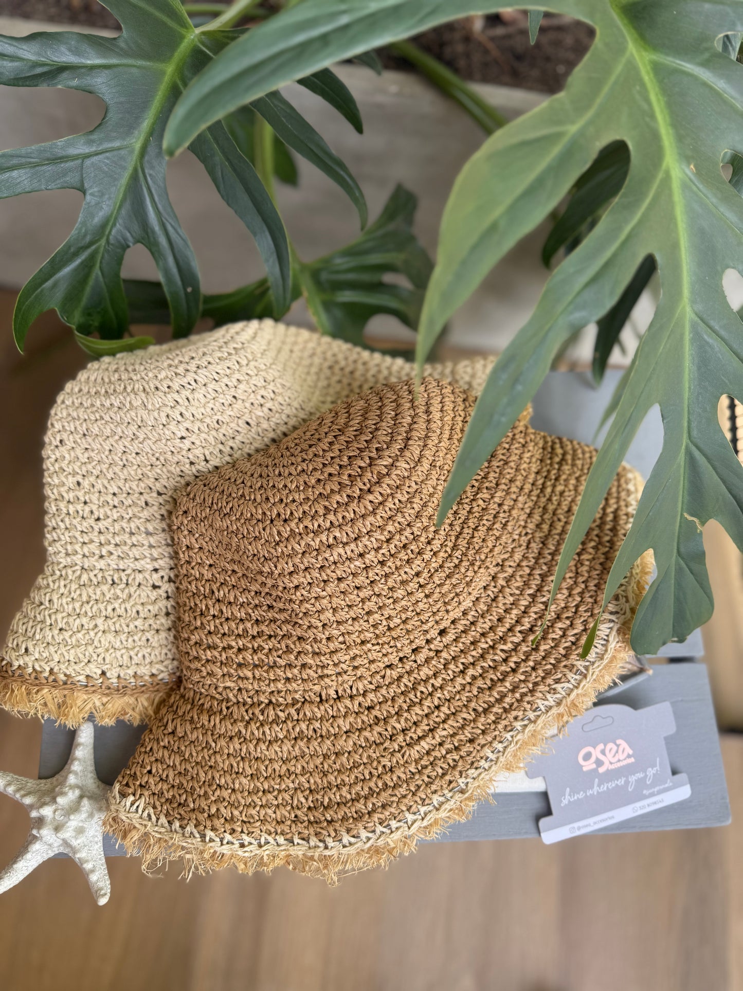 Bucket hat en fique con bordo en flecos