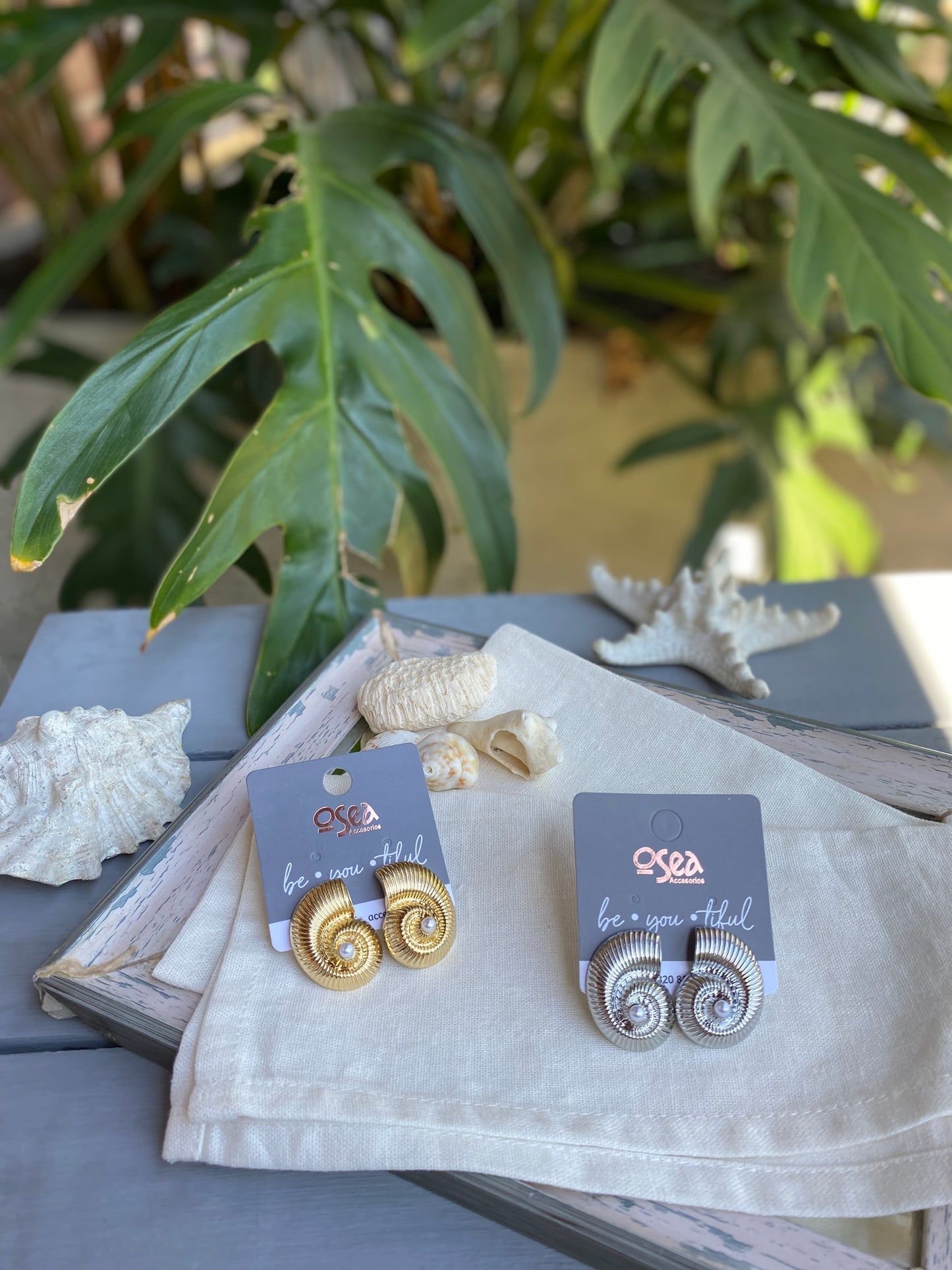 Topos caracol con perla en oro golfied