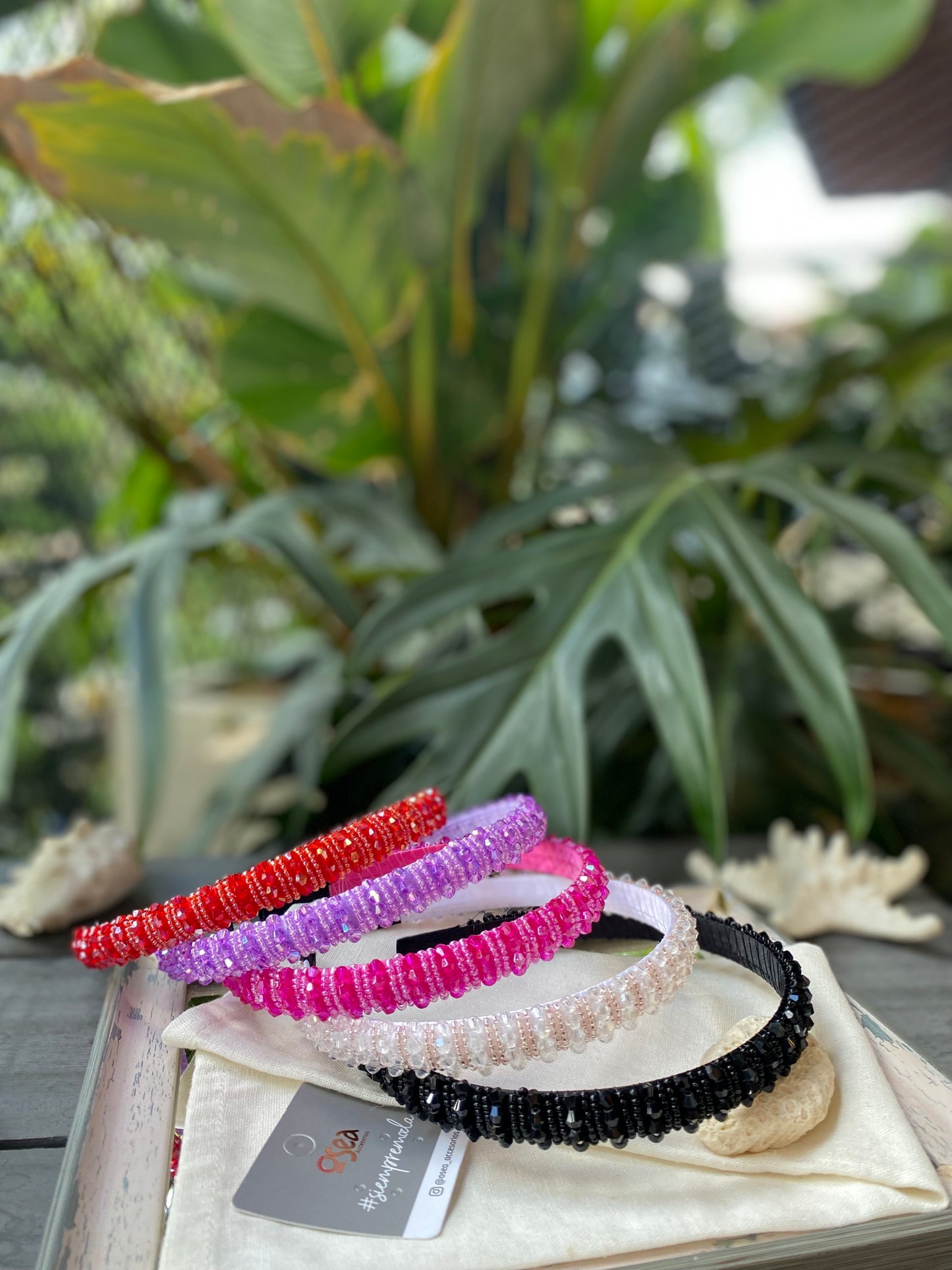 Diadema de piedras en fantasía