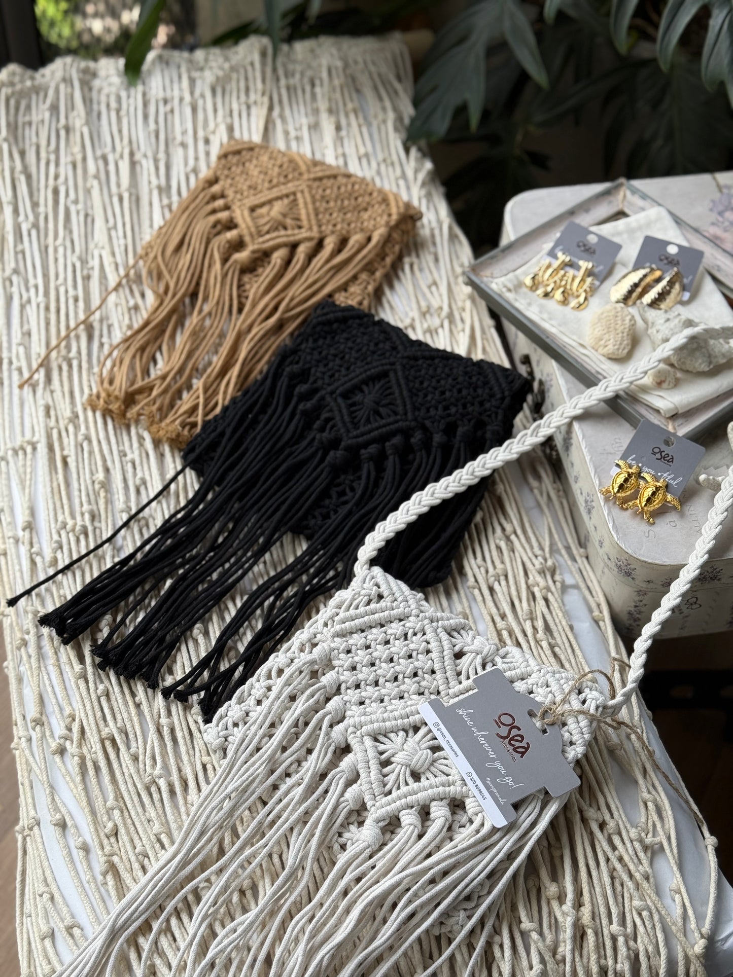 Bolso pequeño manos libres macramé
