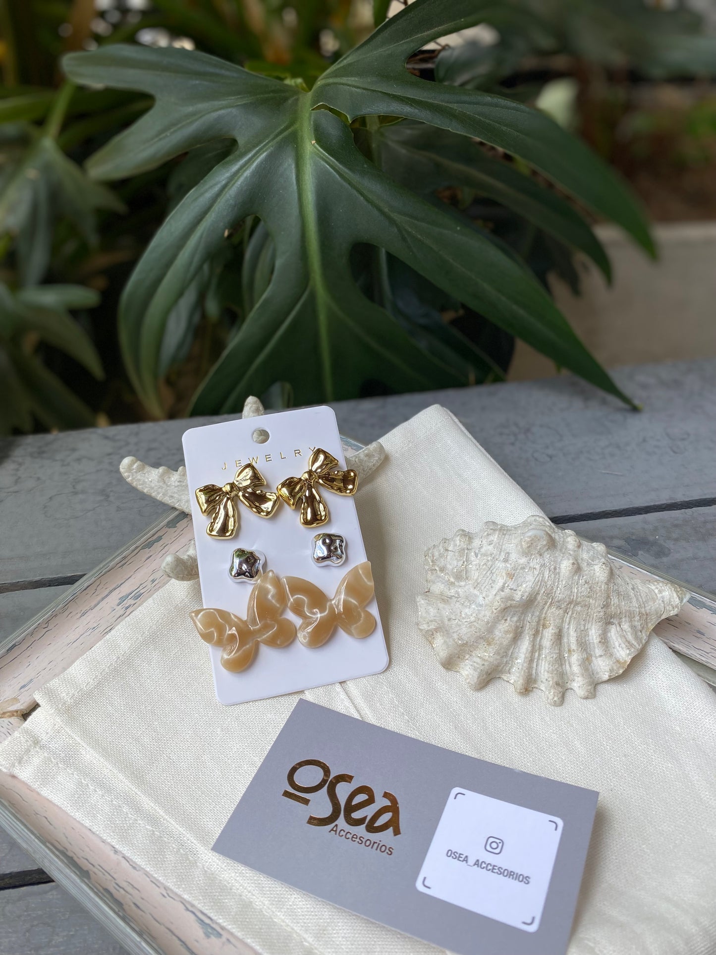 Set de topos en fantasía moño y mariposa