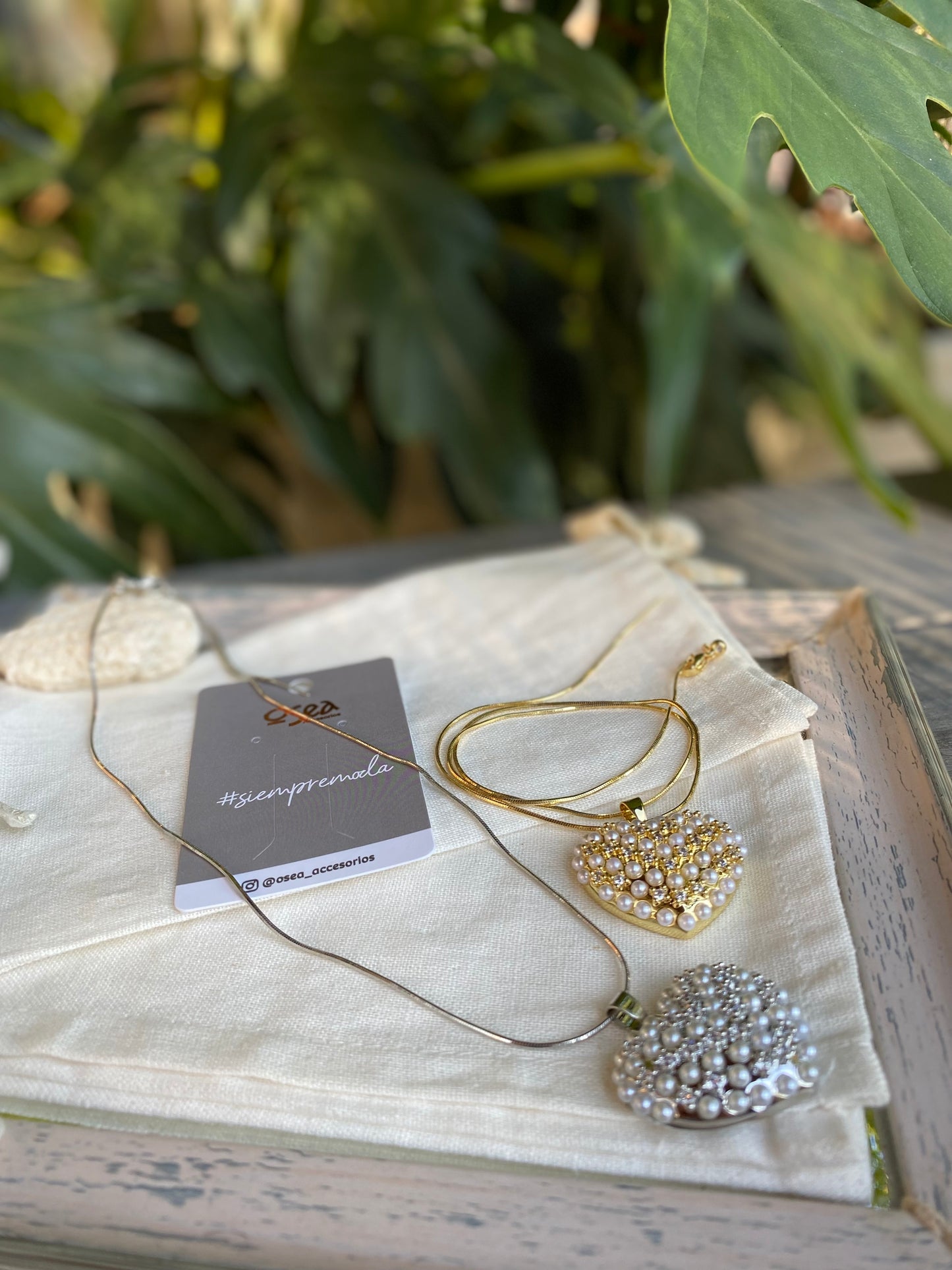 Cadena rodinada ajustable con dije de corazón con perlas