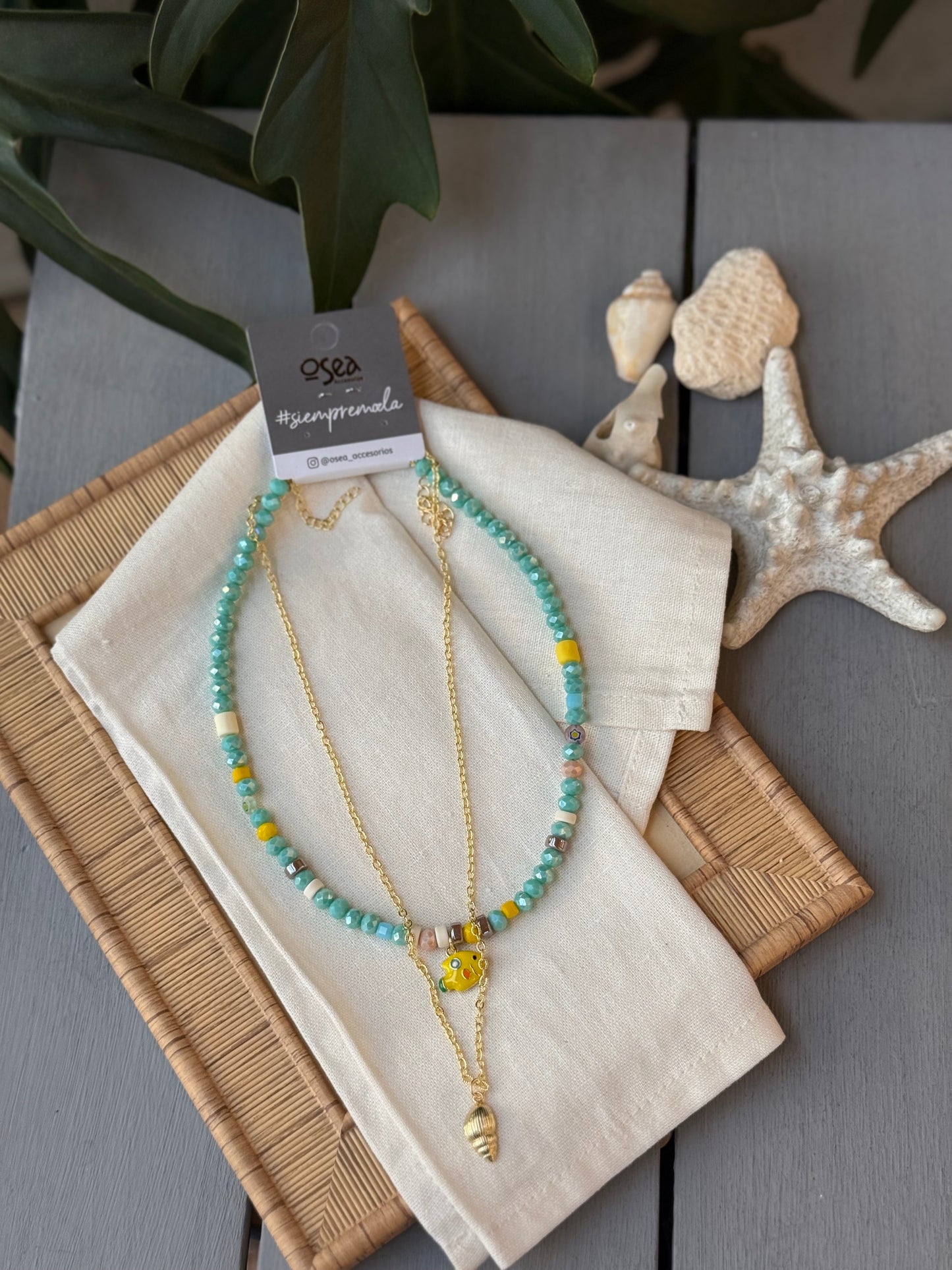 Collar doble piedras variadas cadena rodinada dije pez