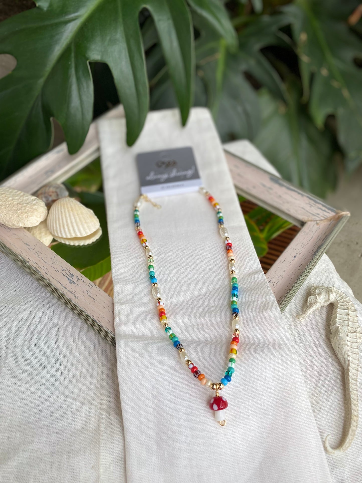 Collar corto en colores dije hongo