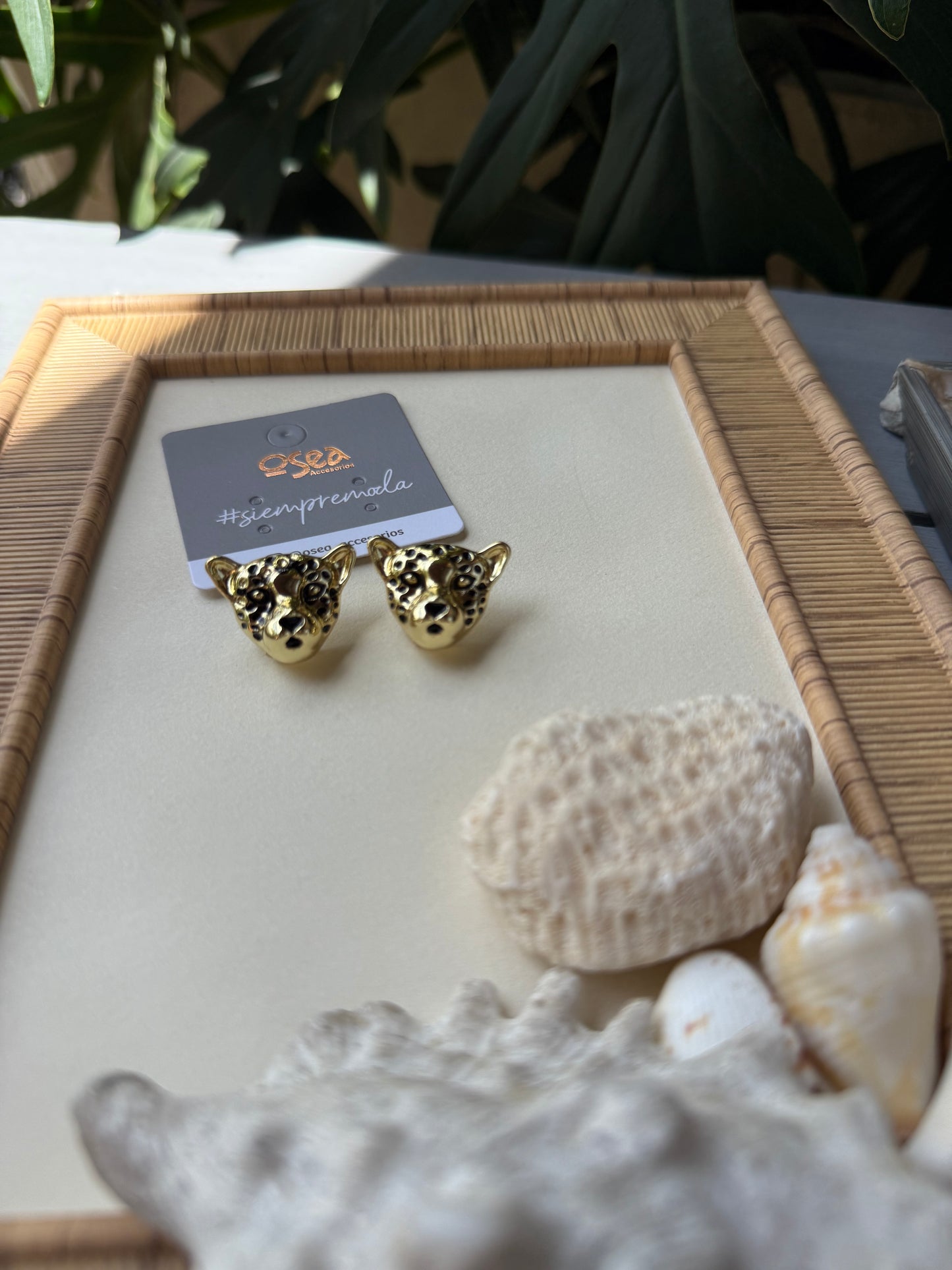 Topo pantera esmaltado negro