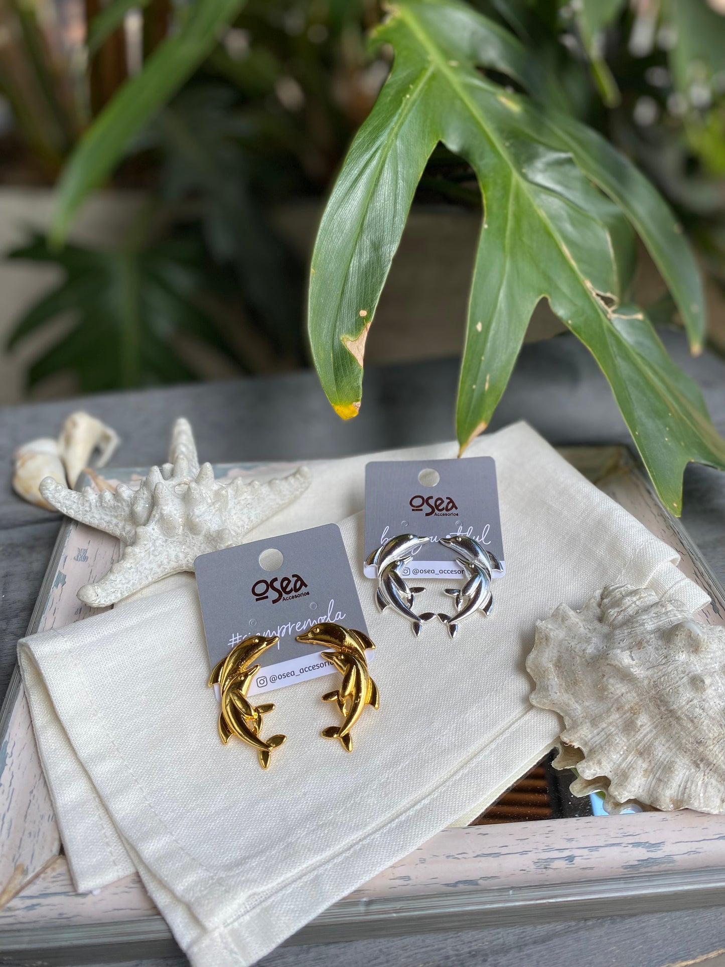 Aretes topos de delfín mamá baño oro y plata