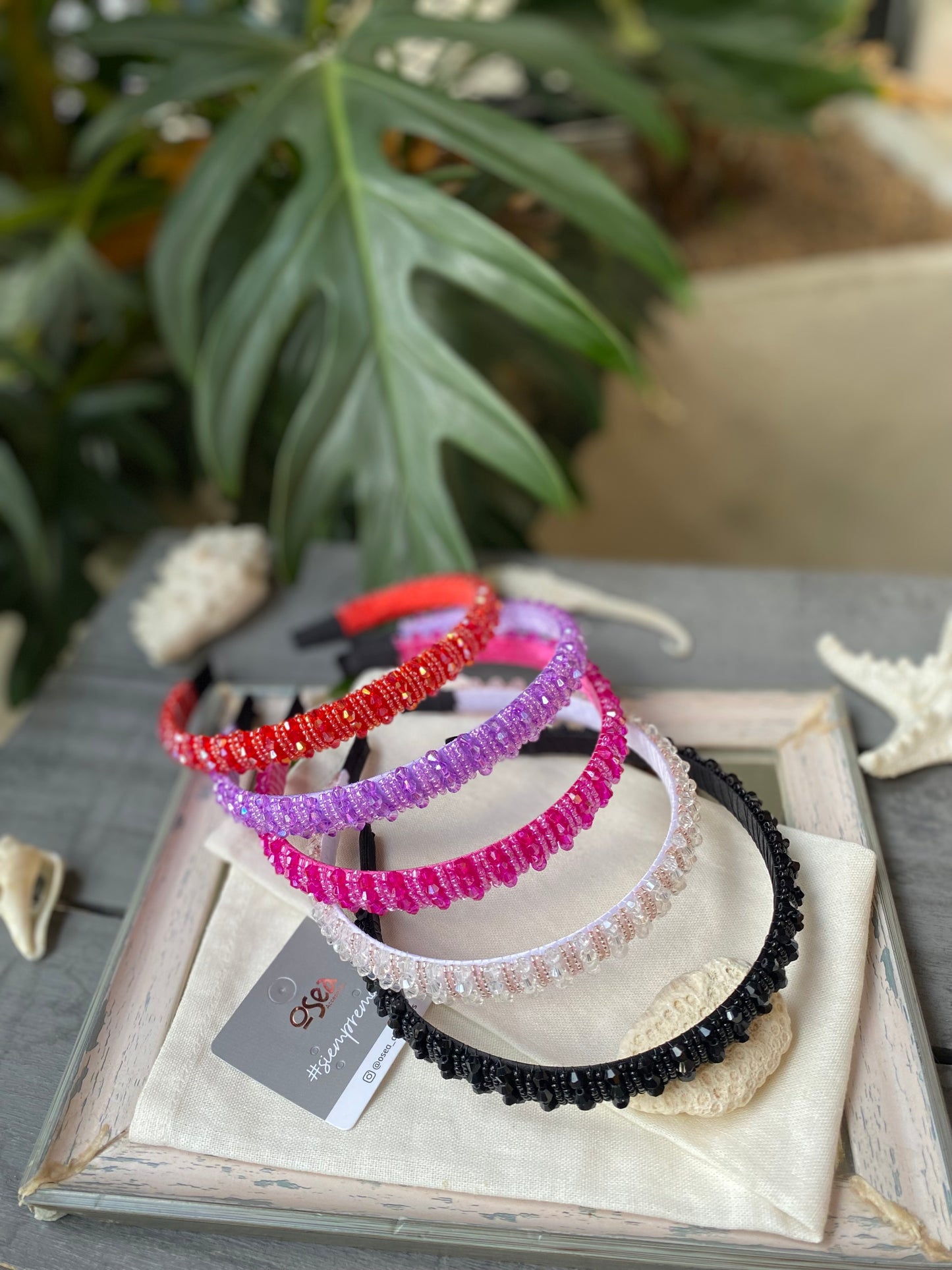Diadema de piedras en fantasía