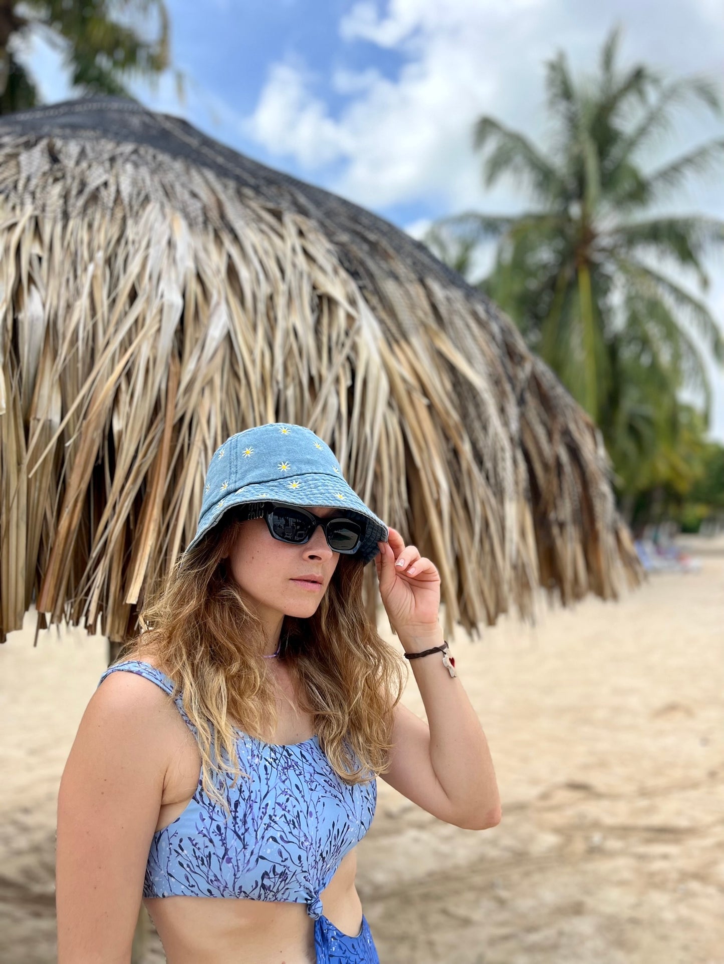 Gorro de margaritas tipo bucket hat