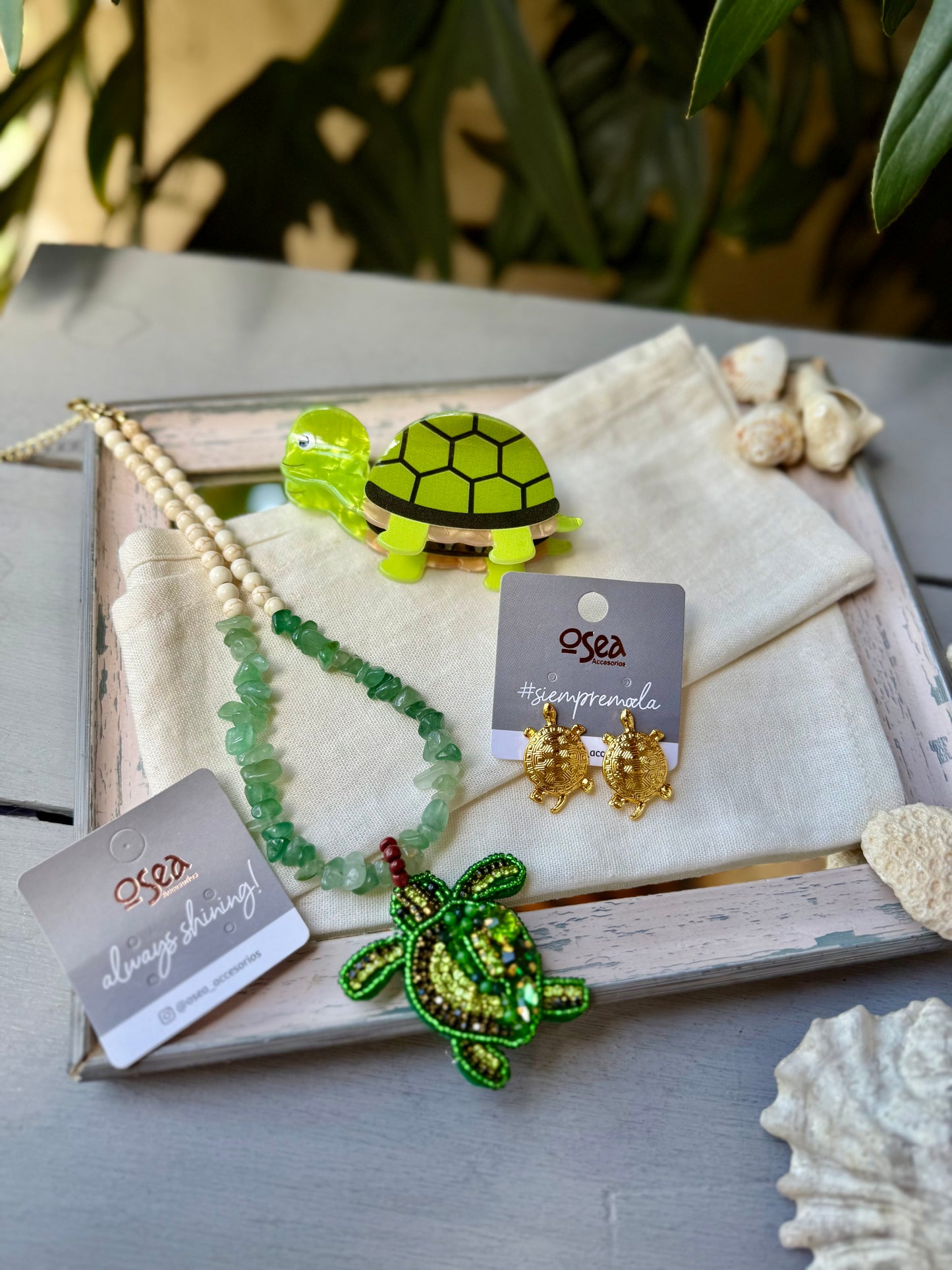 Collar tortuga piedras verdes