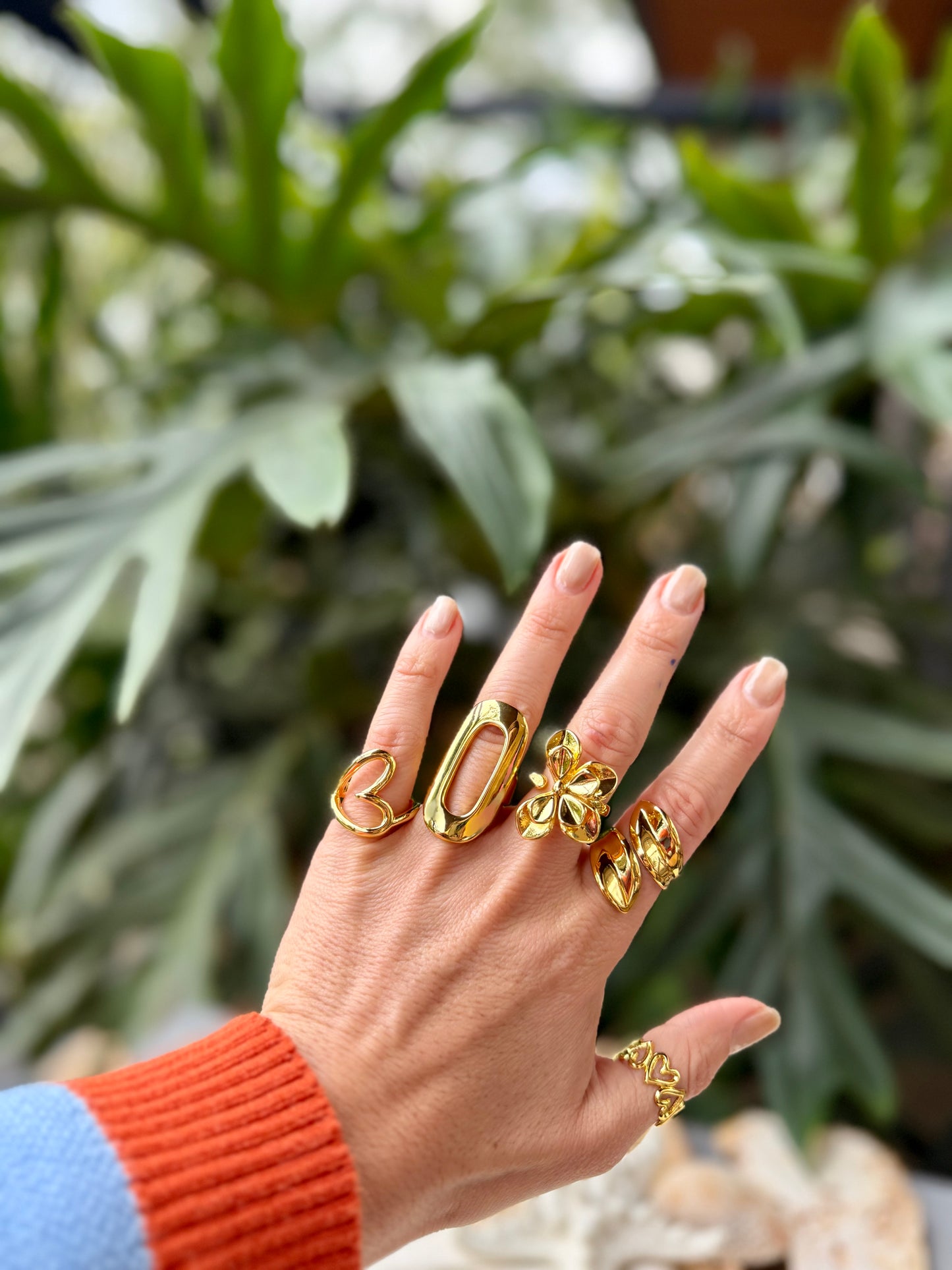 Anillo dorado rectangular