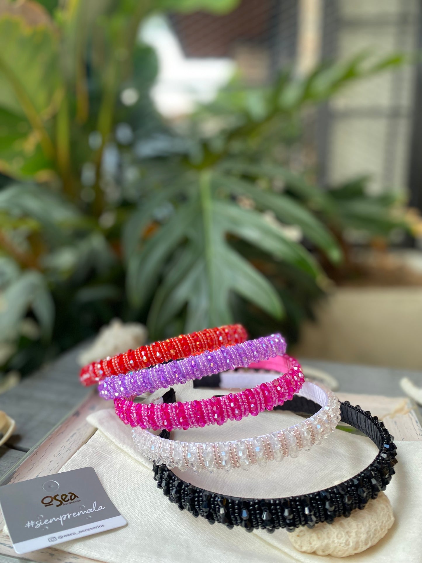 Diadema de piedras en fantasía