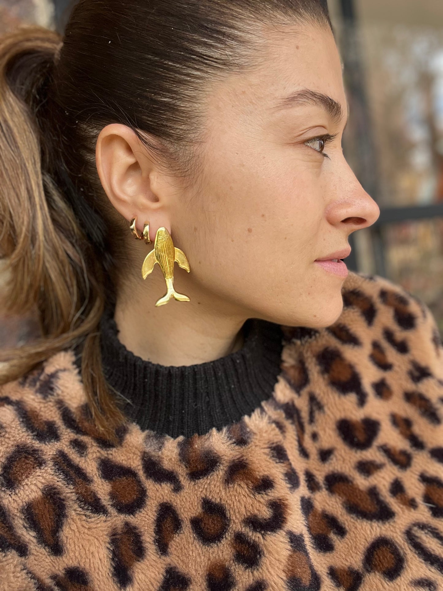 Arete topo de ballena con baño de oro 24k