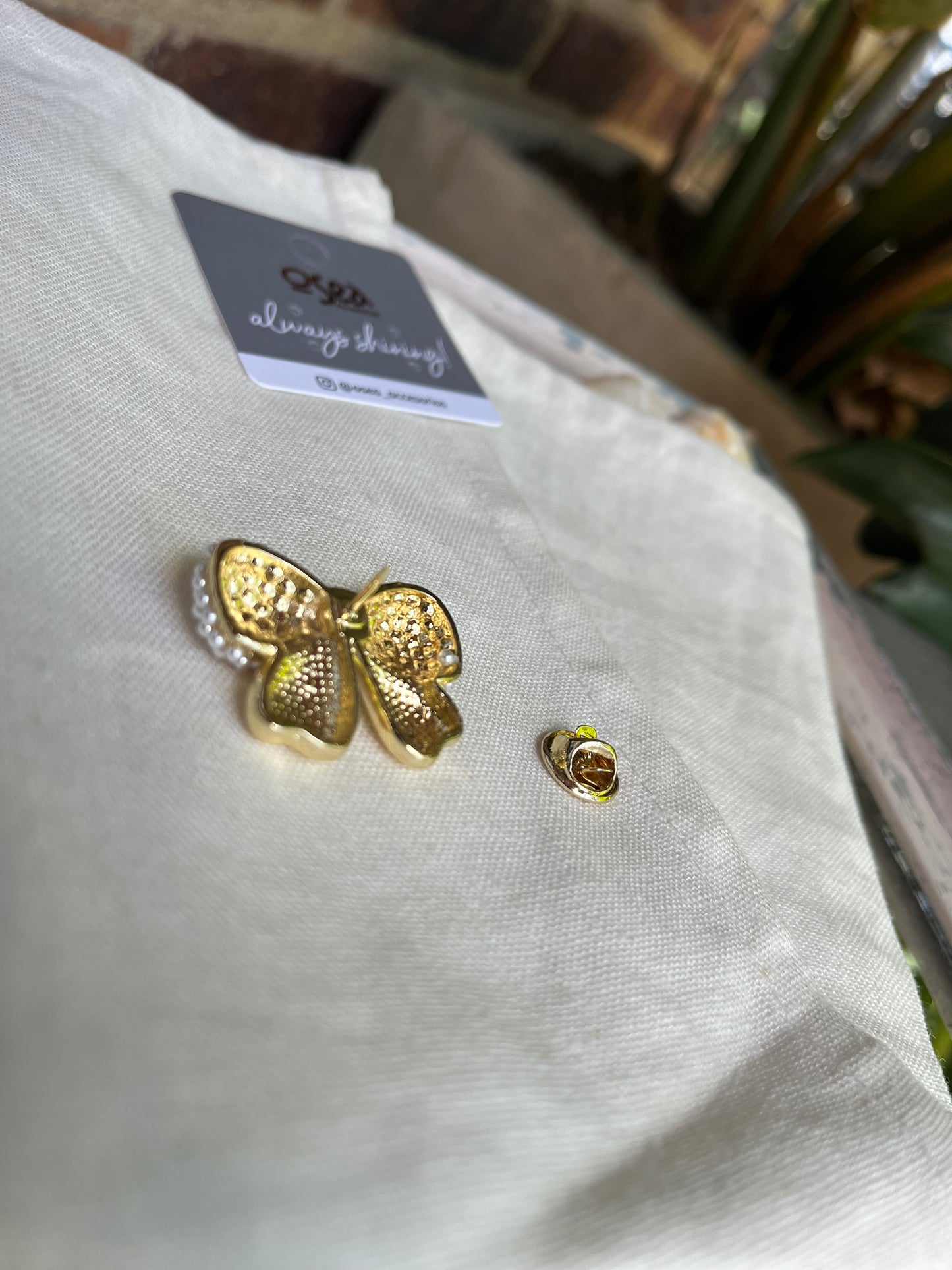 Pin o prendedor con perlas de moño, oso o elefante