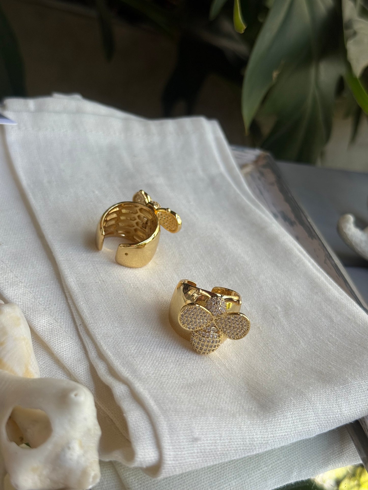 Anillo abeja rodinado
