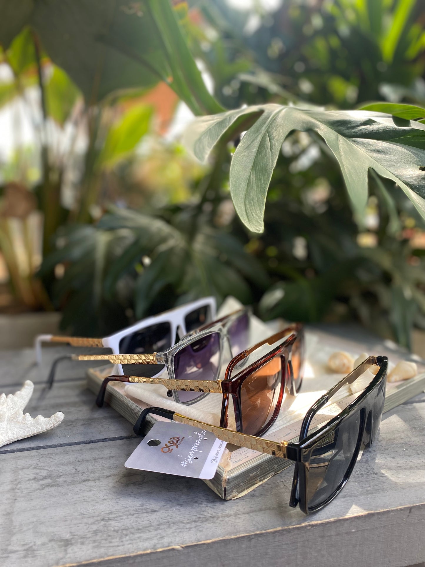 Gafas de sol con encaje dorado