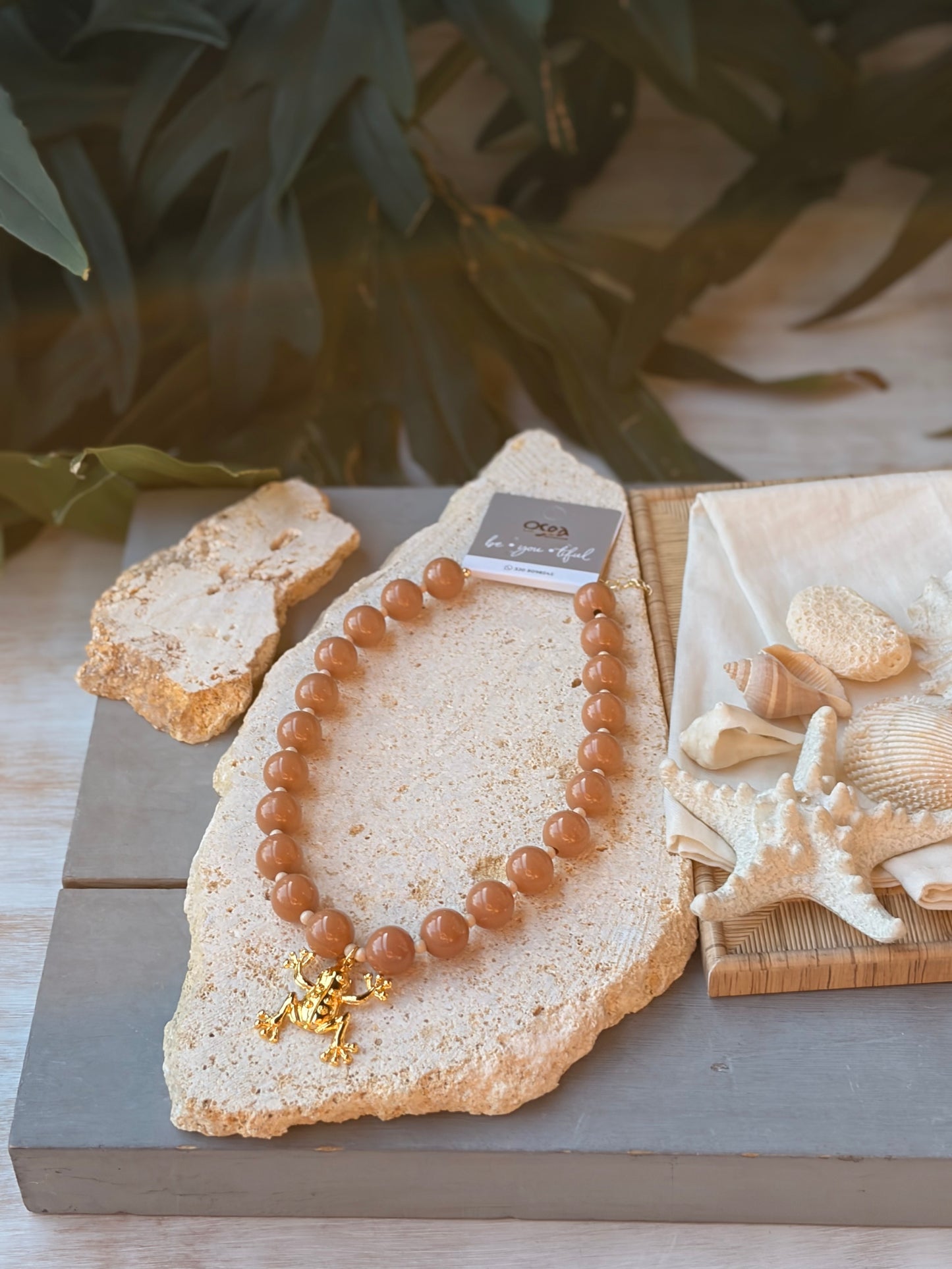 Collar bolas café dije rana 24k