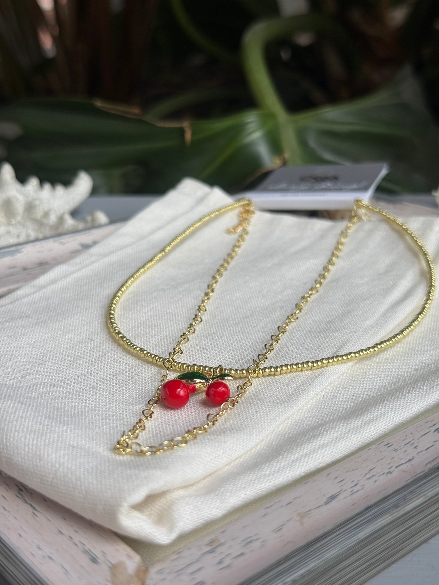 Collar doble mostacillas dije cerezas