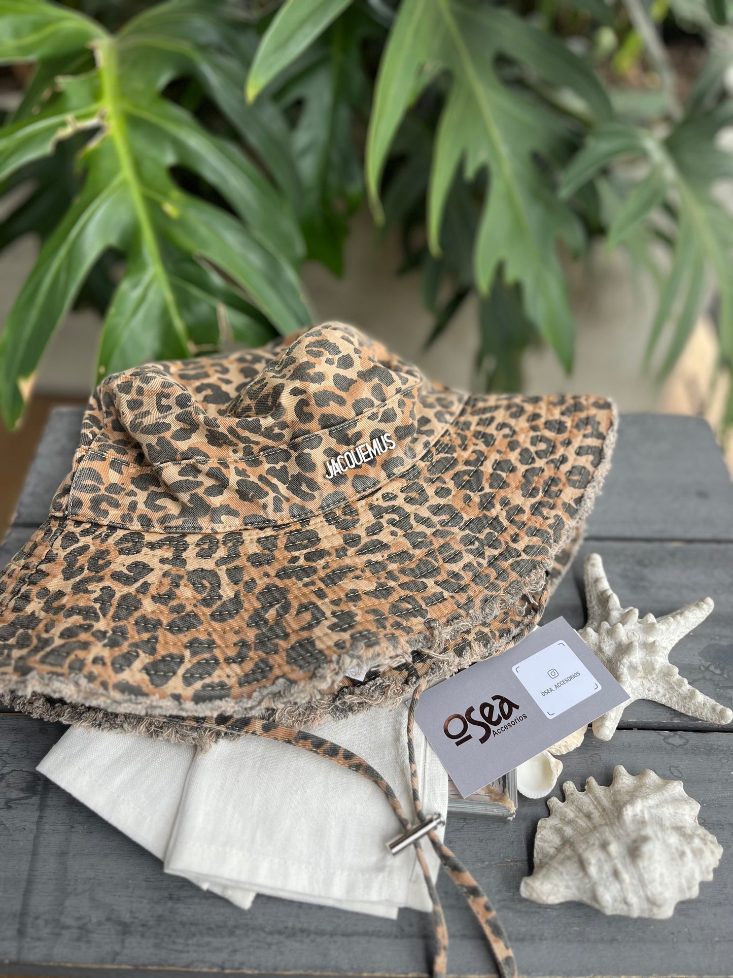 Bucket hat animal print